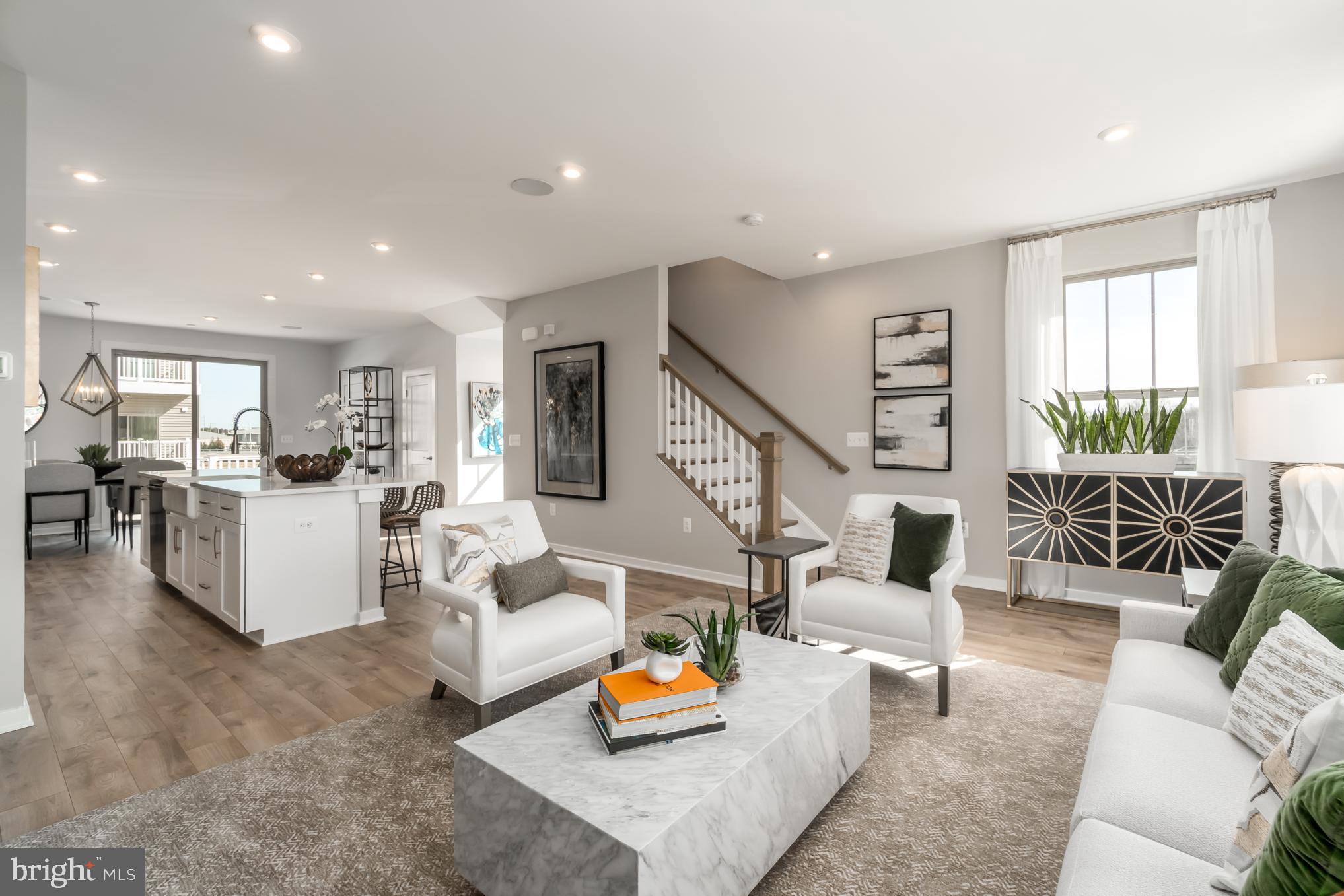 GATEWAY WEST - Residential