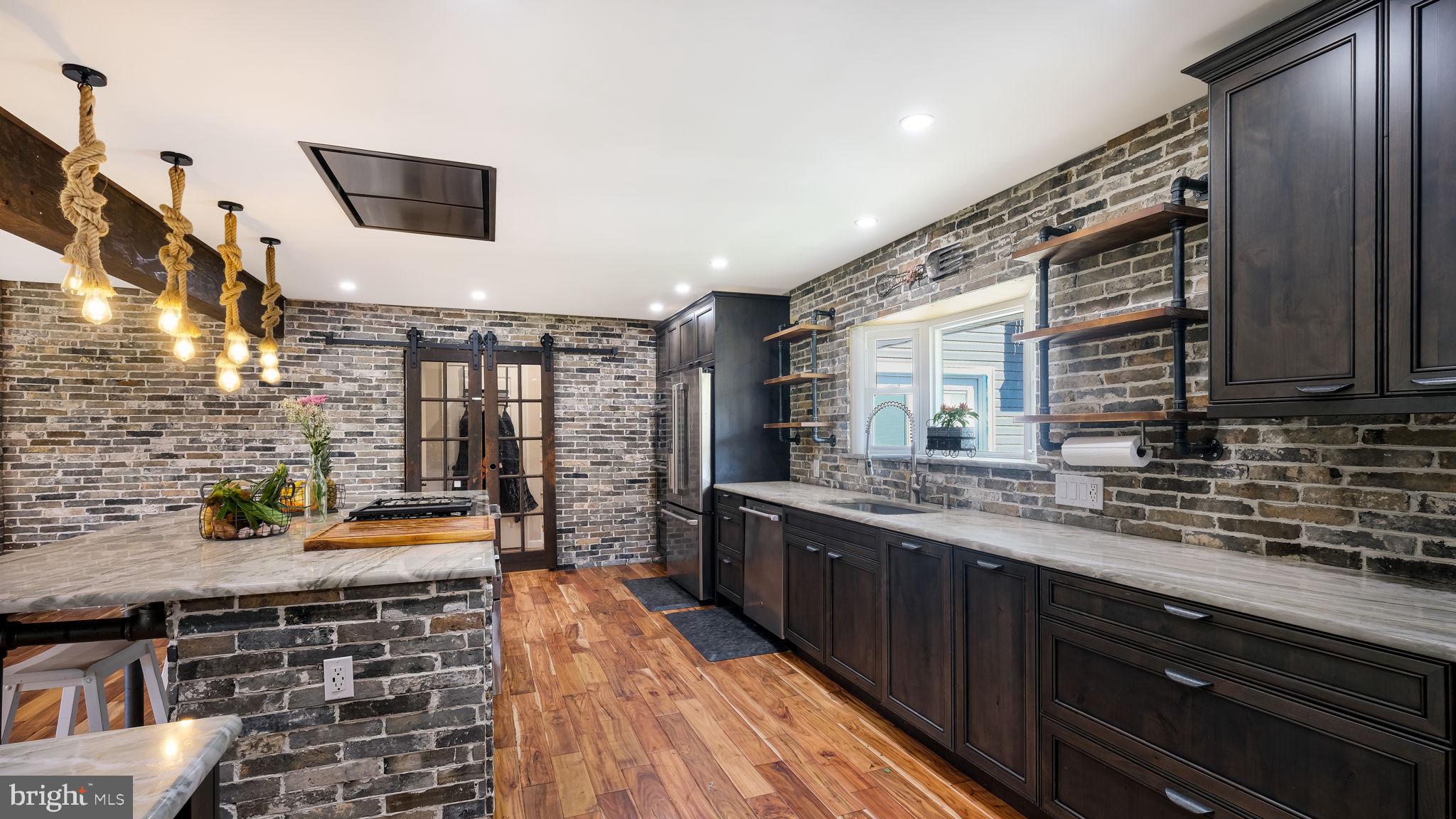 MEADOWBROOK - Residential