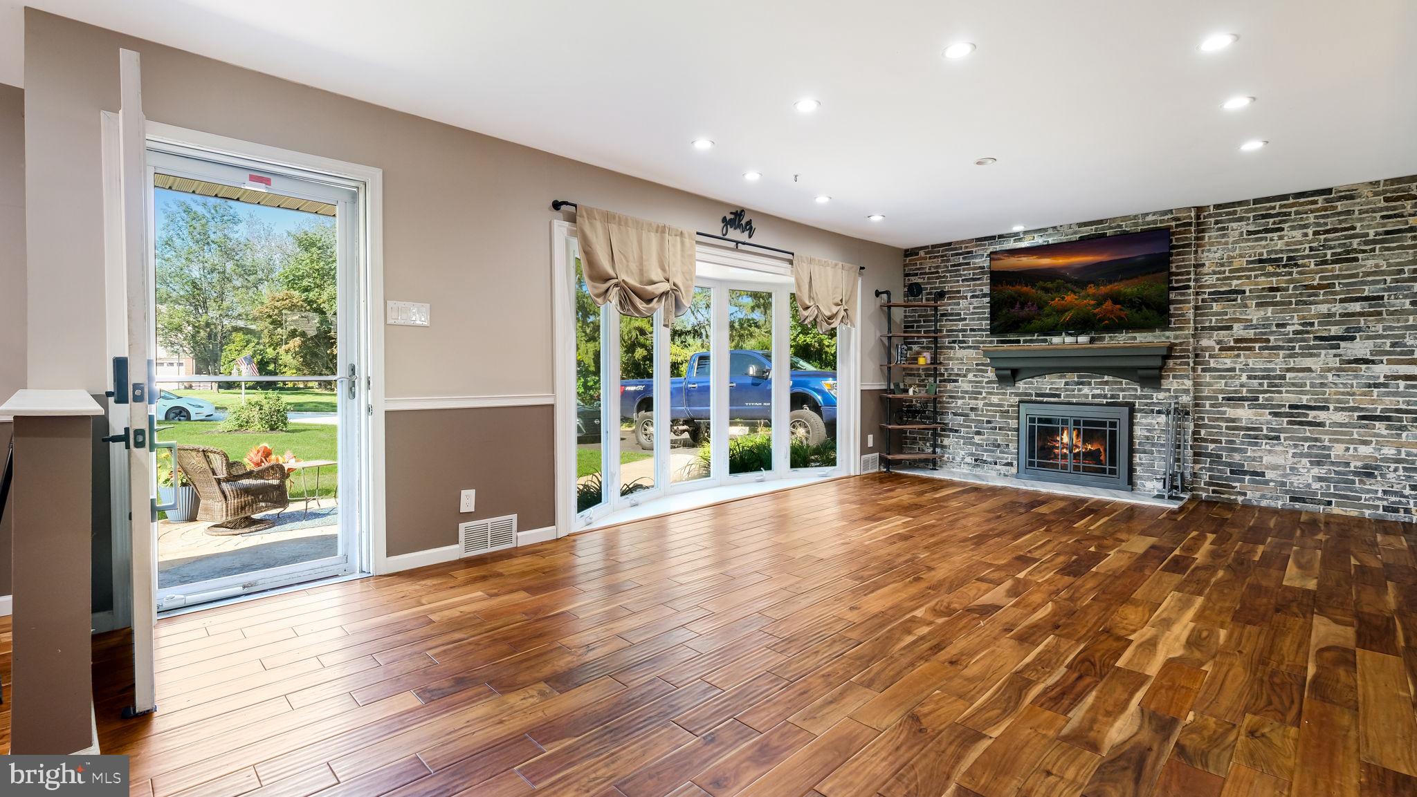 MEADOWBROOK - Residential