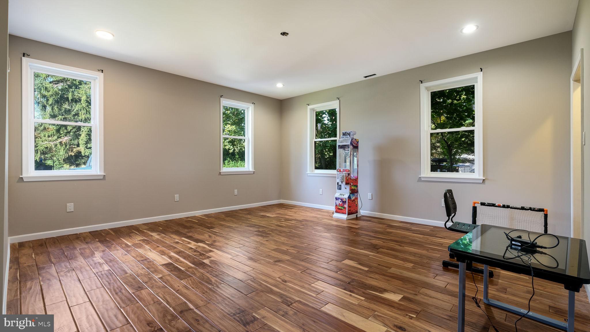 MEADOWBROOK - Residential