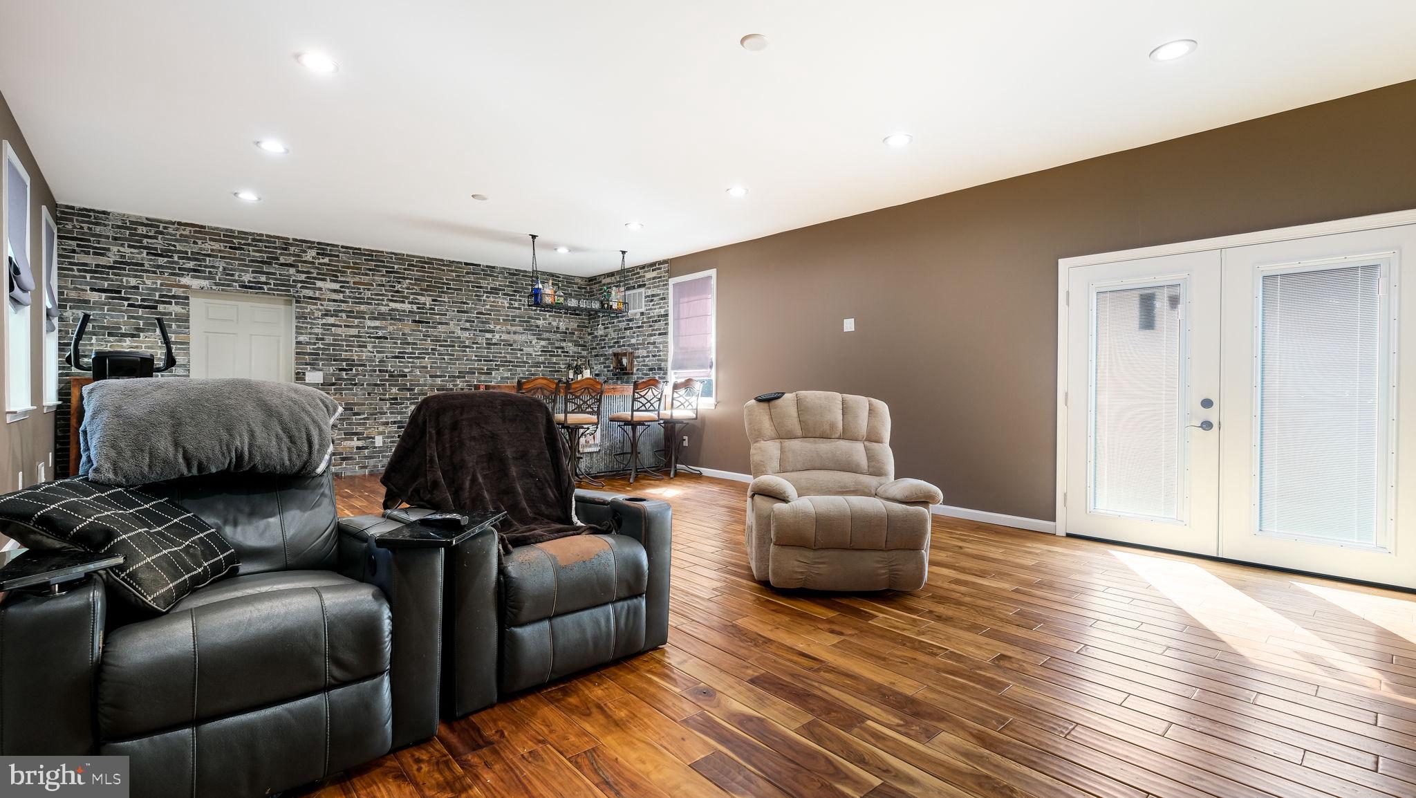 MEADOWBROOK - Residential