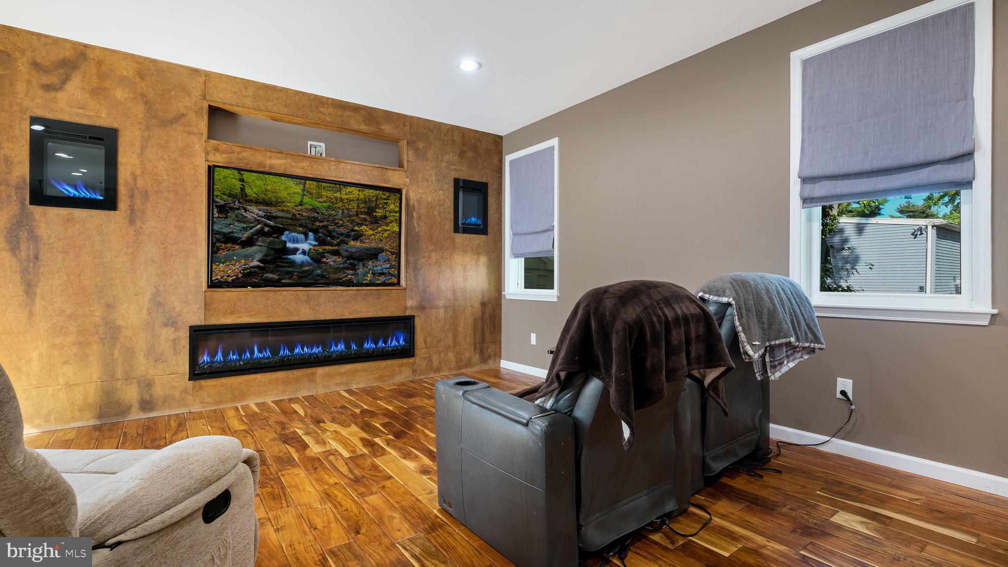 MEADOWBROOK - Residential