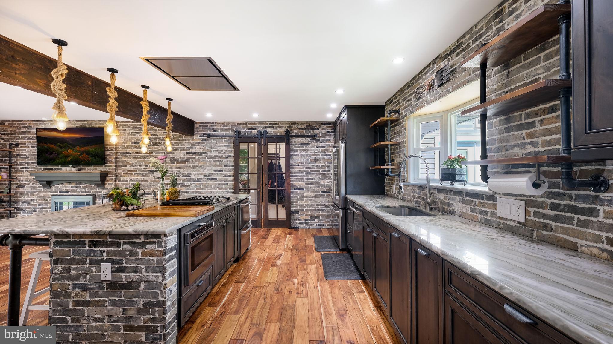 MEADOWBROOK - Residential