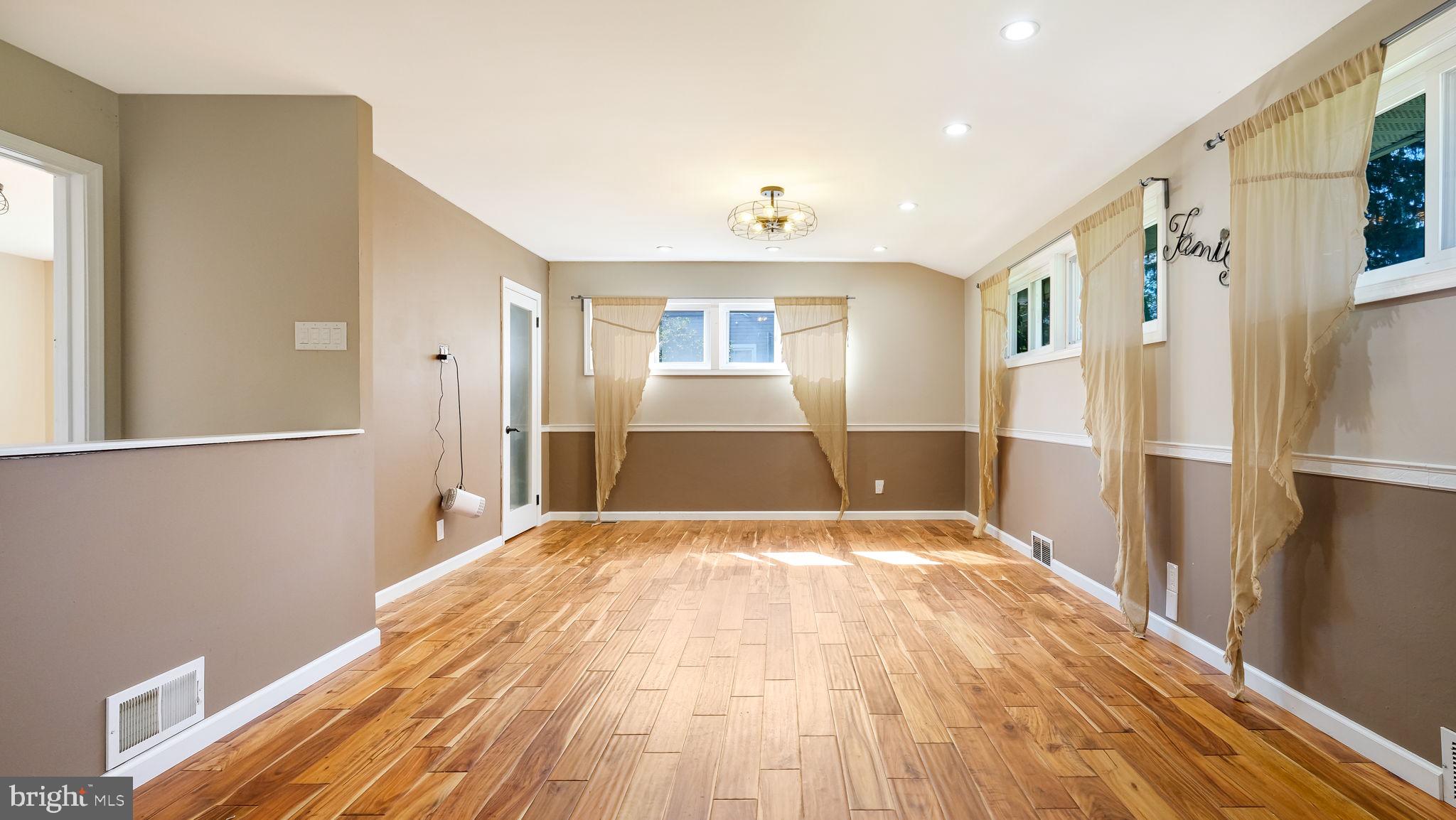 MEADOWBROOK - Residential