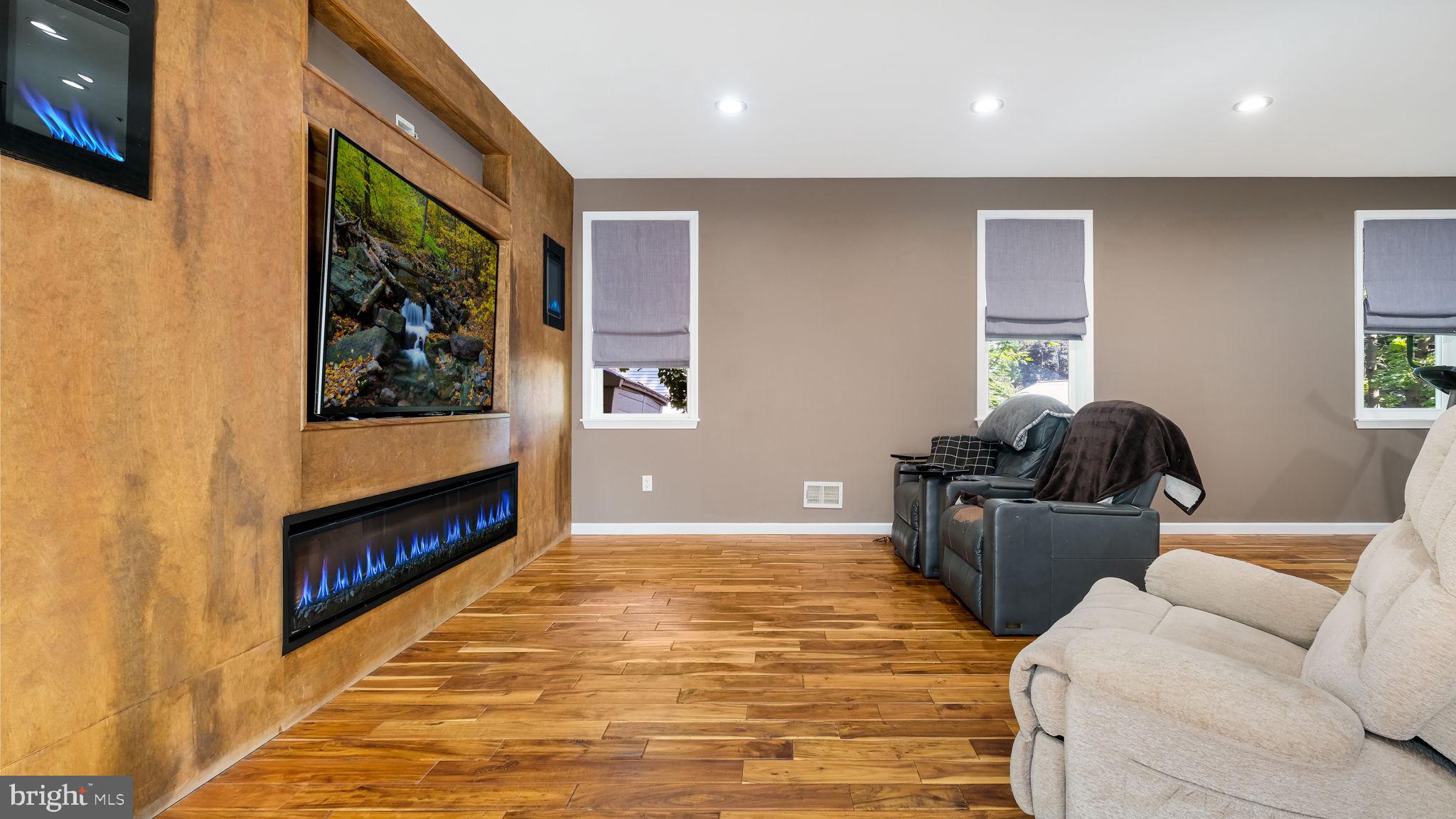 MEADOWBROOK - Residential