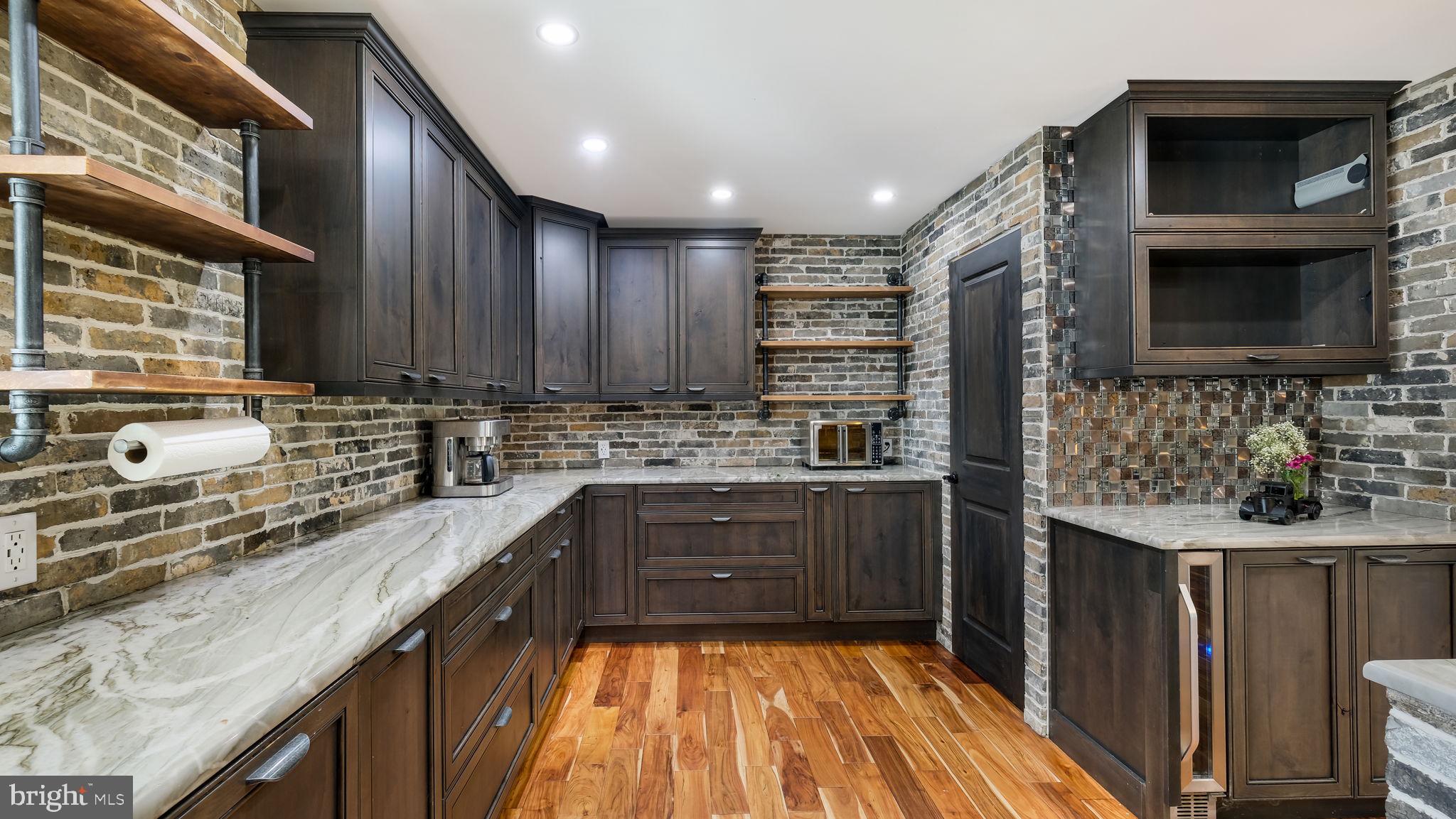 MEADOWBROOK - Residential