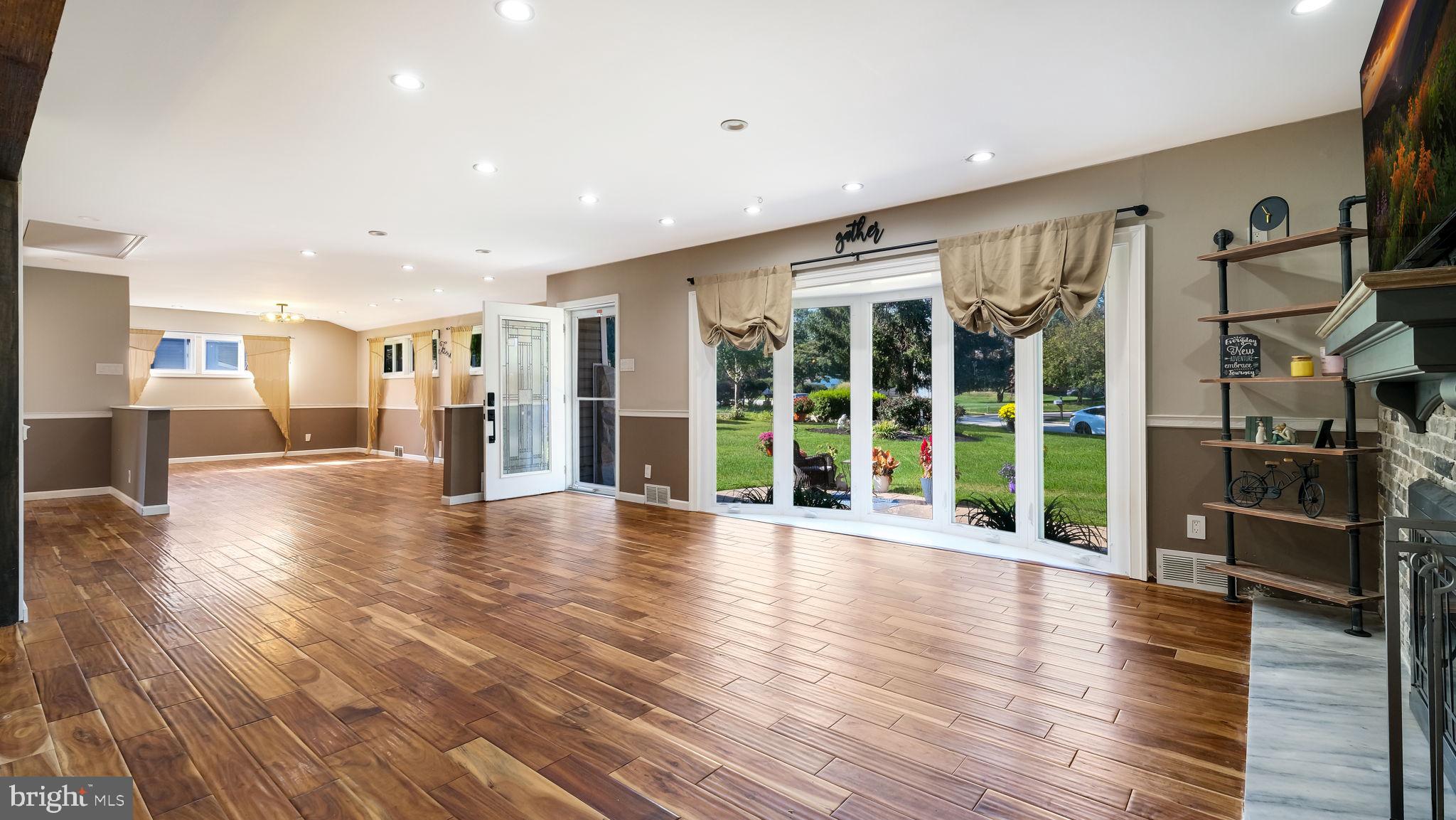 MEADOWBROOK - Residential