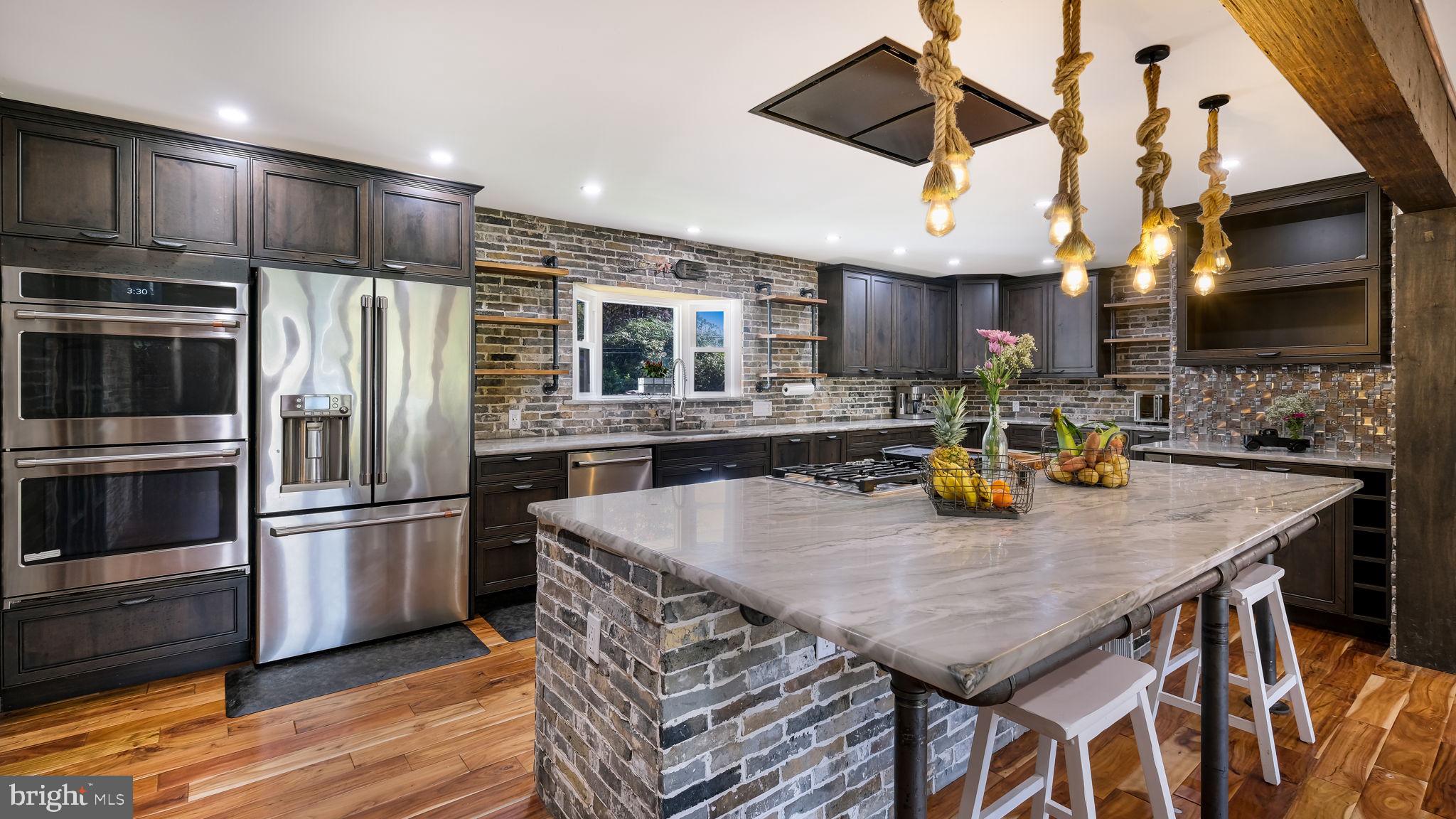 MEADOWBROOK - Residential