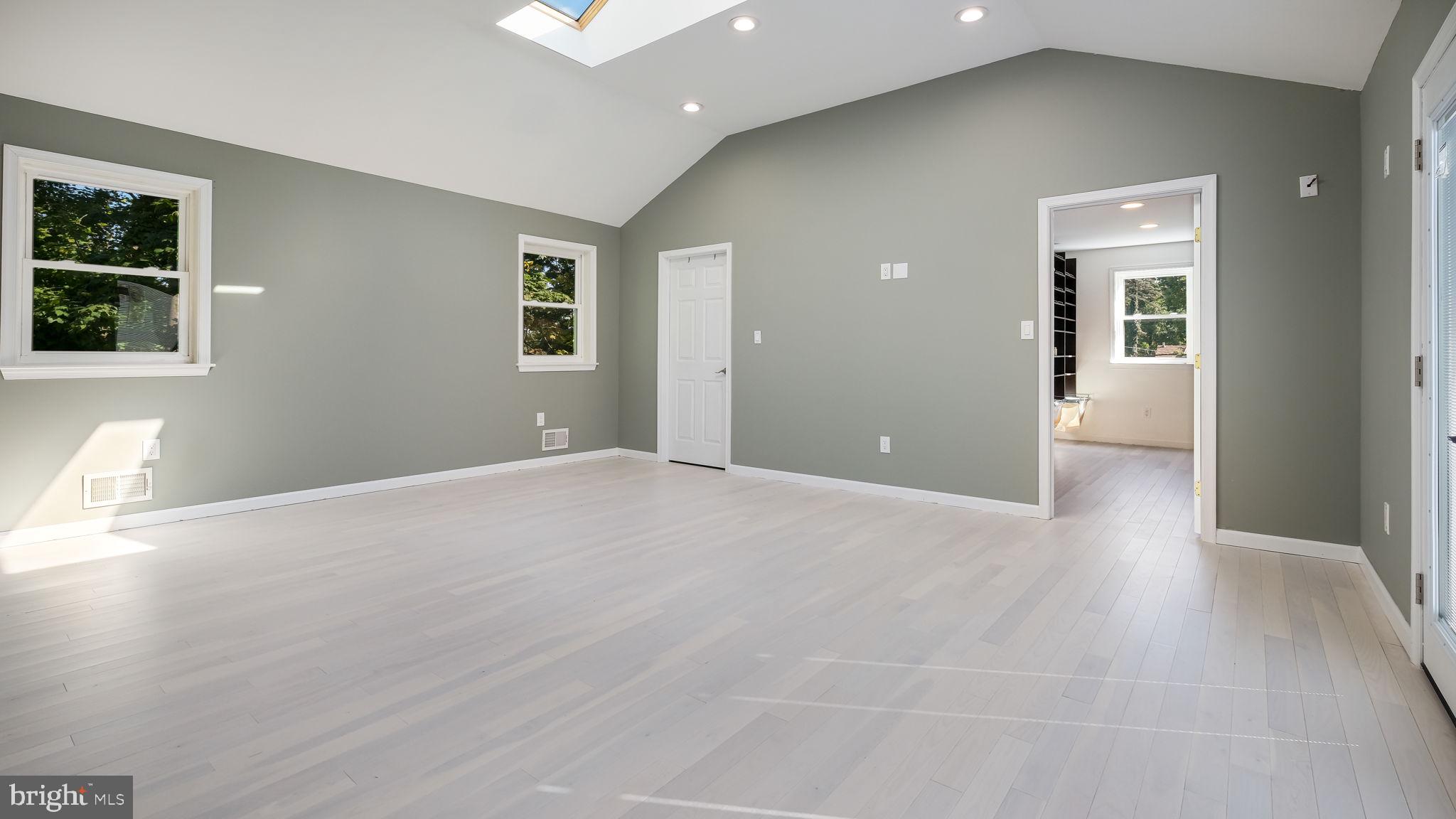 MEADOWBROOK - Residential