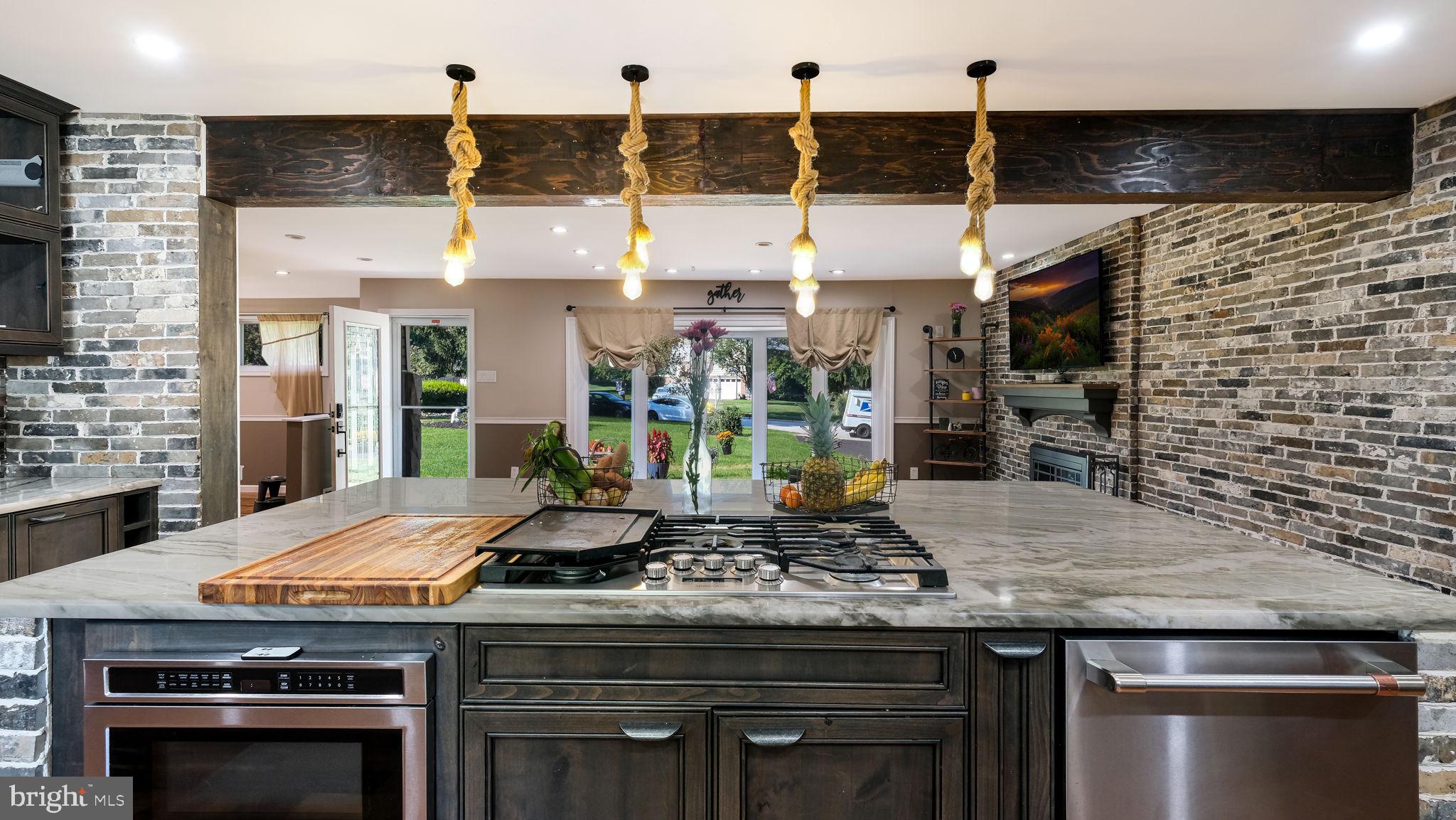 MEADOWBROOK - Residential