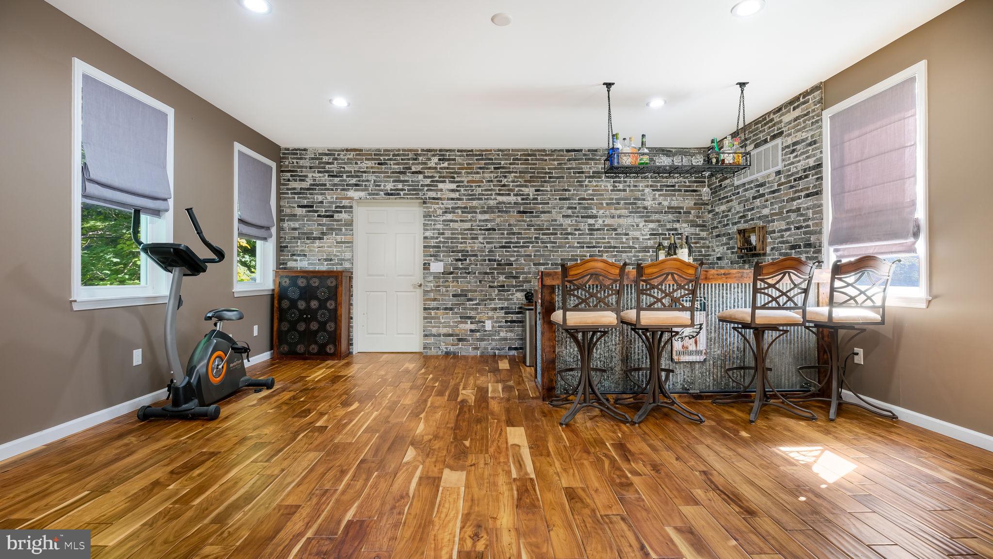 MEADOWBROOK - Residential