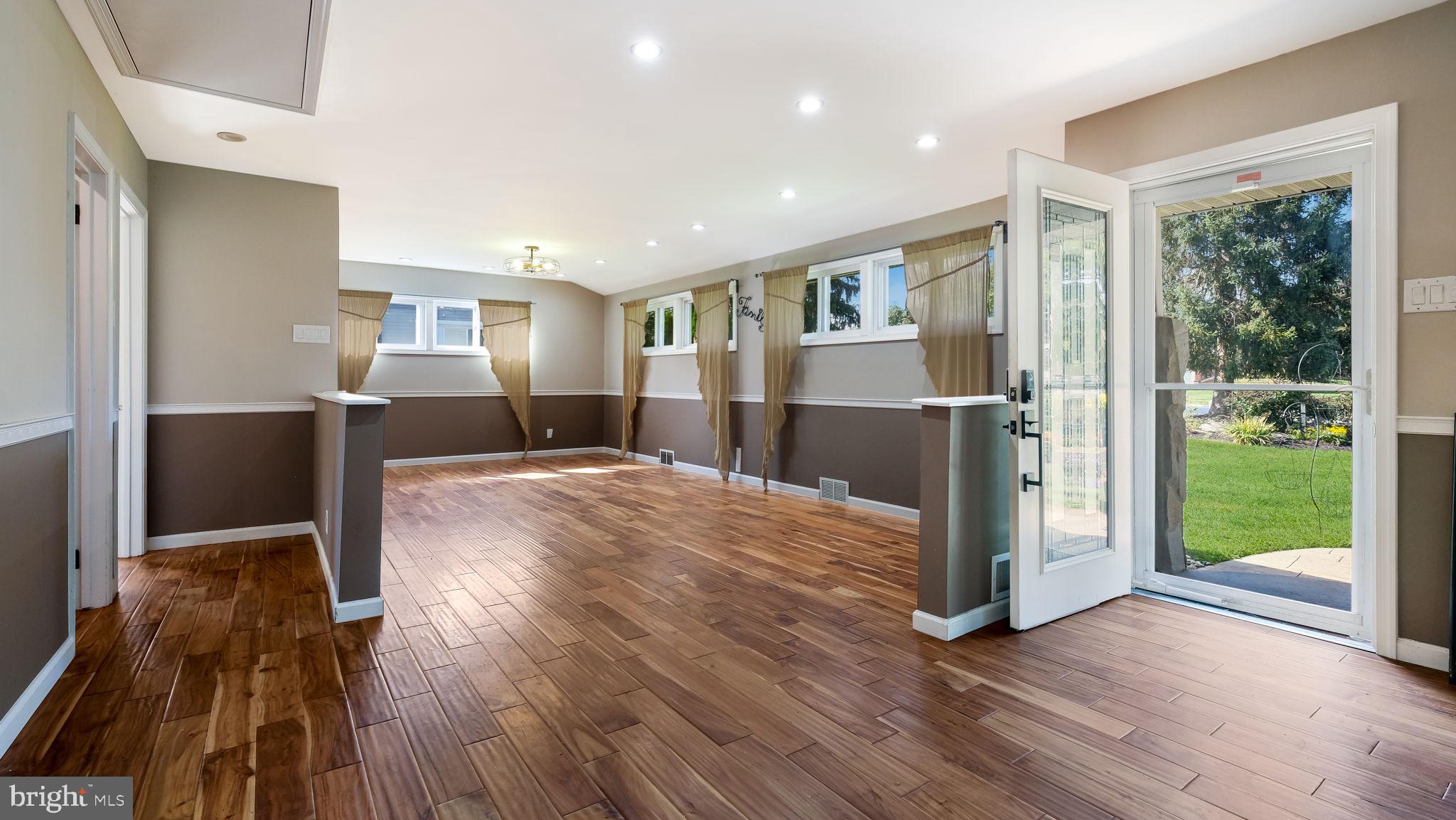 MEADOWBROOK - Residential