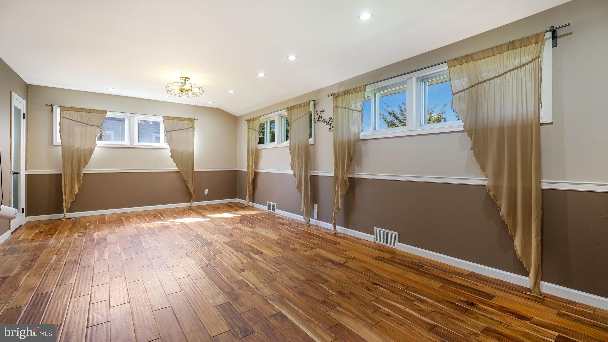 MEADOWBROOK - Residential