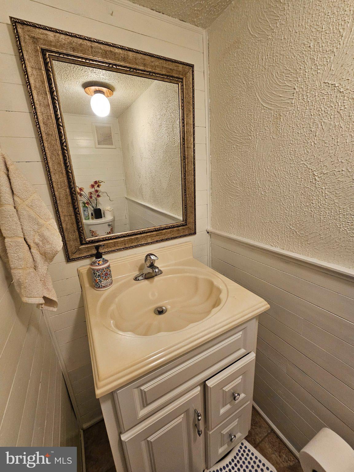 2052 SWAMP PIKE -2054