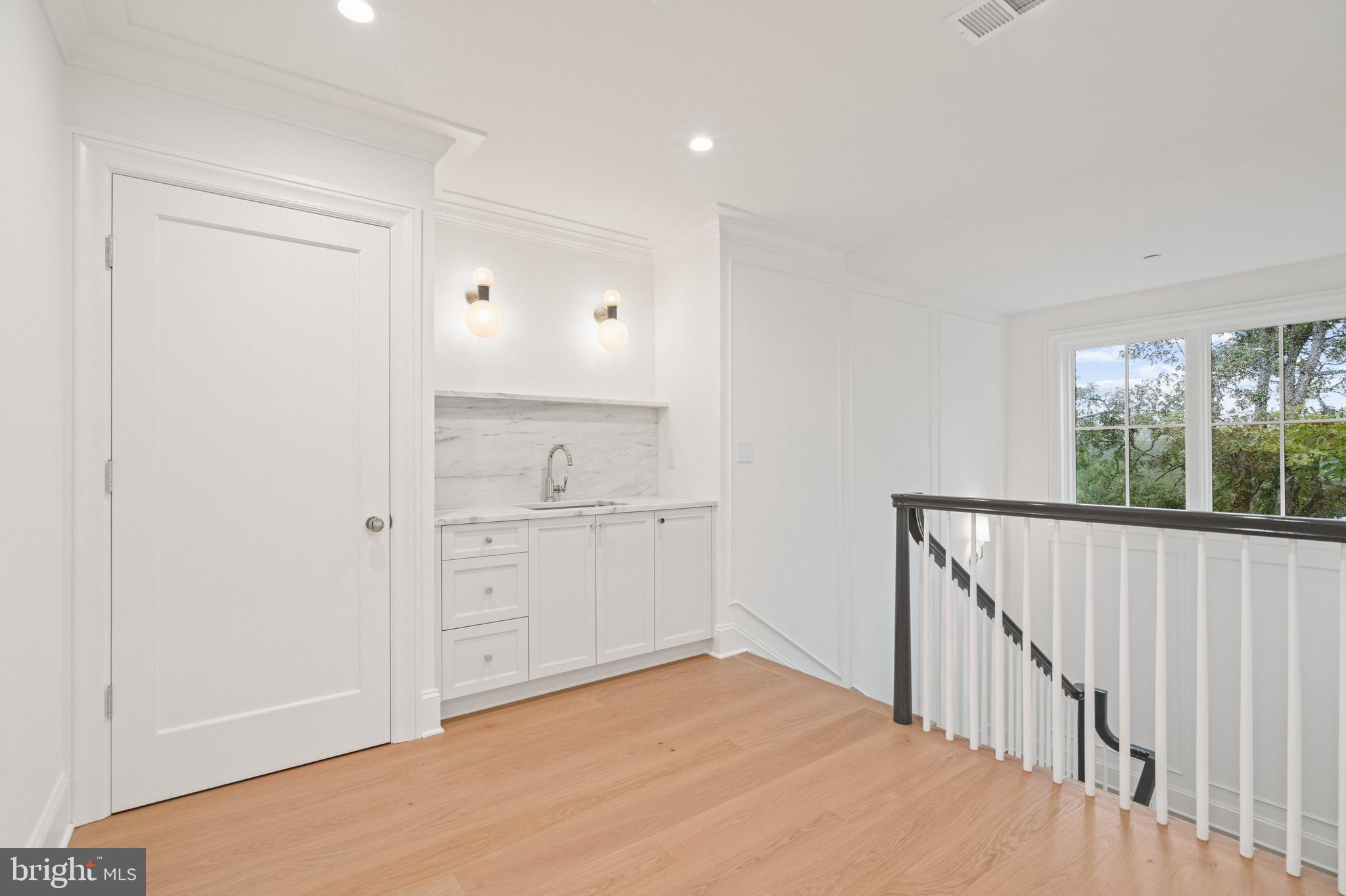 FOREST HILLS - Residential