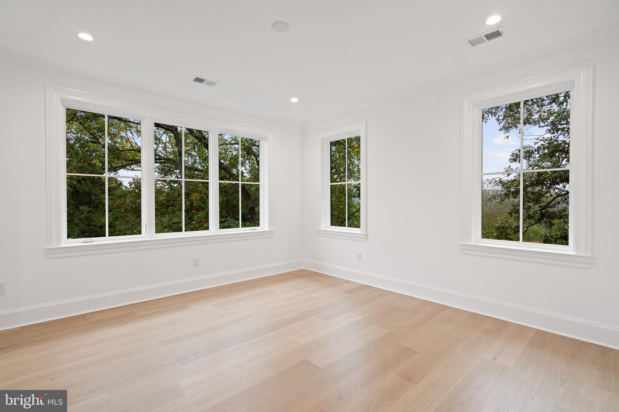 FOREST HILLS - Residential