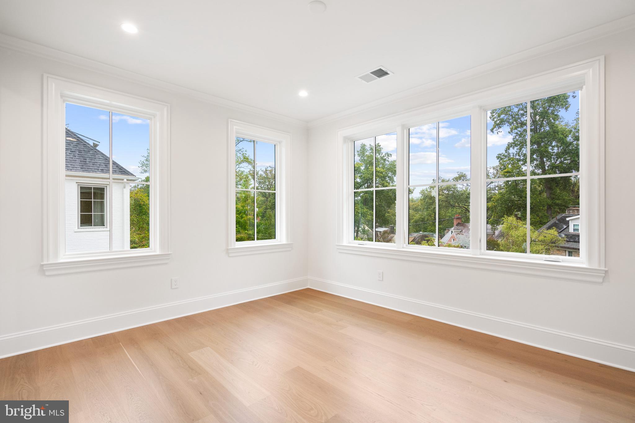 FOREST HILLS - Residential