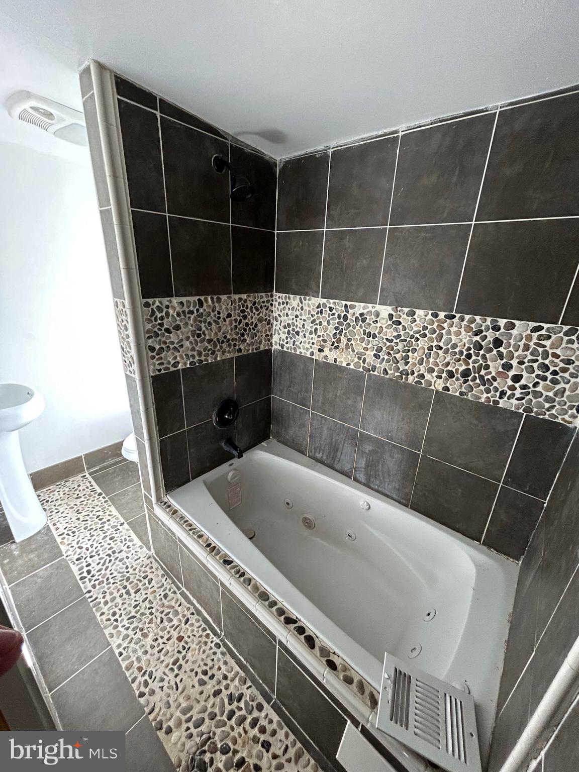 JOHNSTON SQUARE - Residential