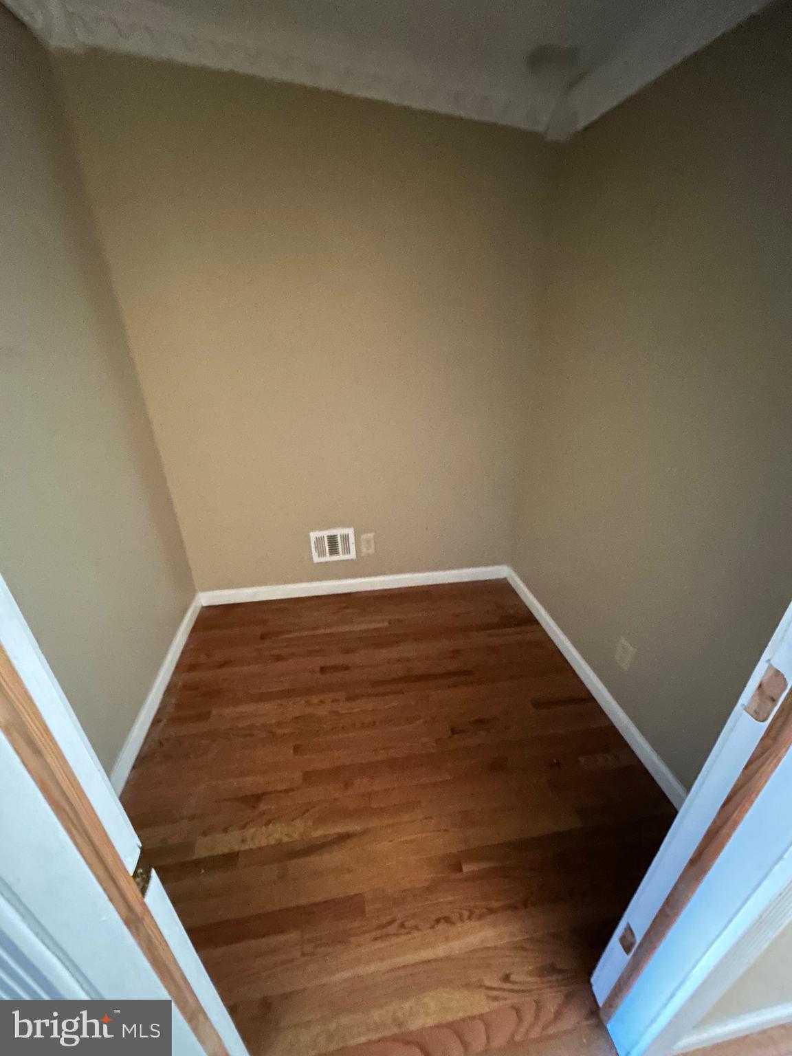 JOHNSTON SQUARE - Residential