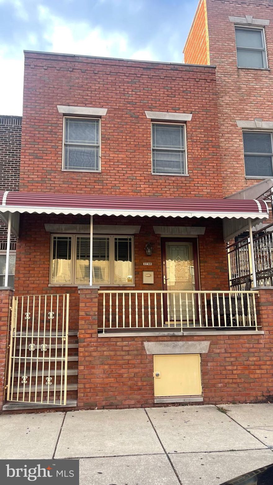 Don't miss out this cozy and beautiful home in the Stadium District. This Spacious house offers a spacious living room, 3 bedrooms, 2 full bathrooms, and lots of storage spaces. hardwood flooring throughout the whole property. Finished basement. Plus, a Private Parking Space at the back of the house. This home is conveniently located near i95 and i76, The Stadiums, Live Casino and just blocks away from Whitman Plaza with many different shopping options. It is a good value and is move-in ready so schedule your showing today!