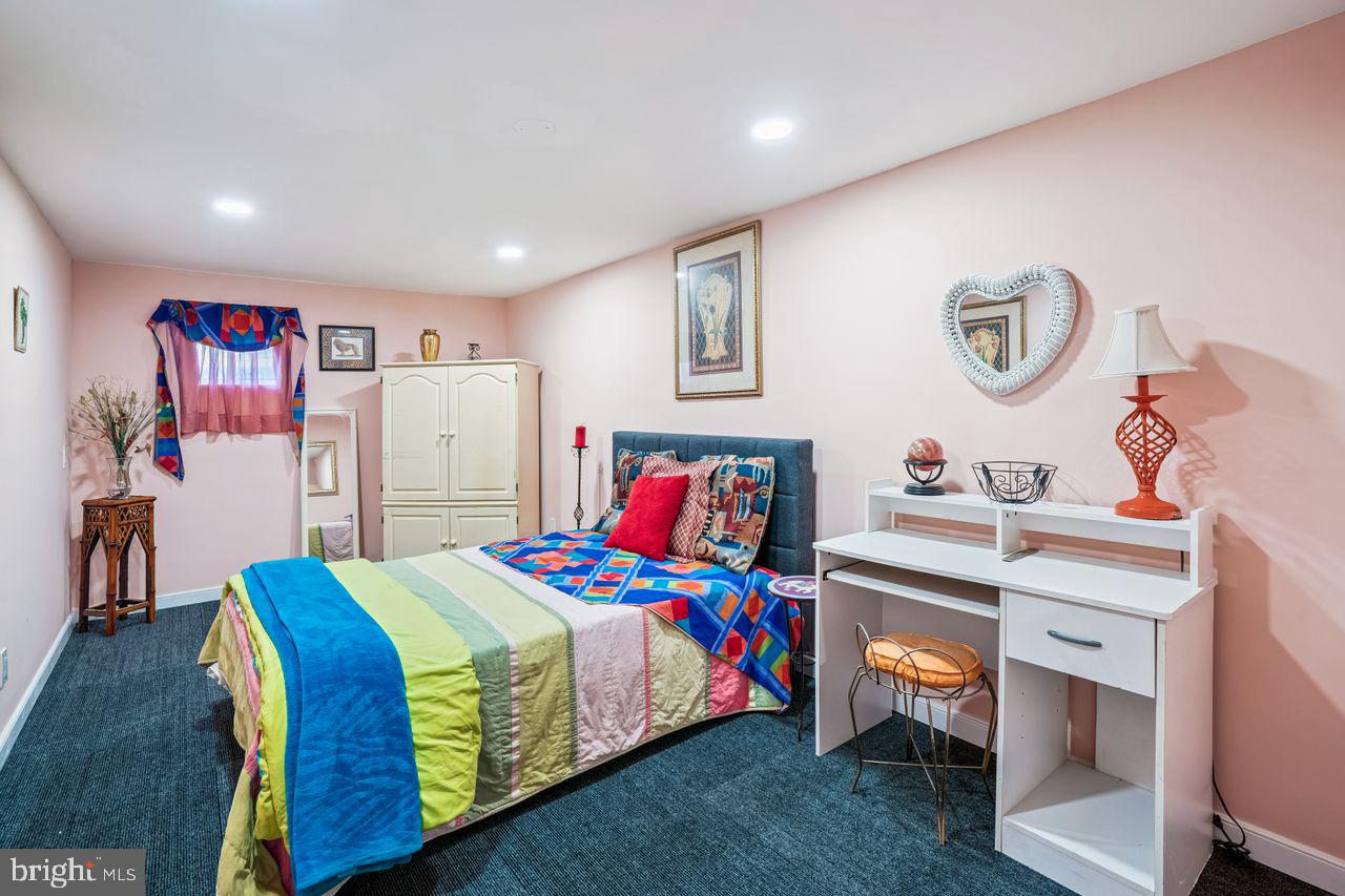 HILLMEADE MANOR - Residential