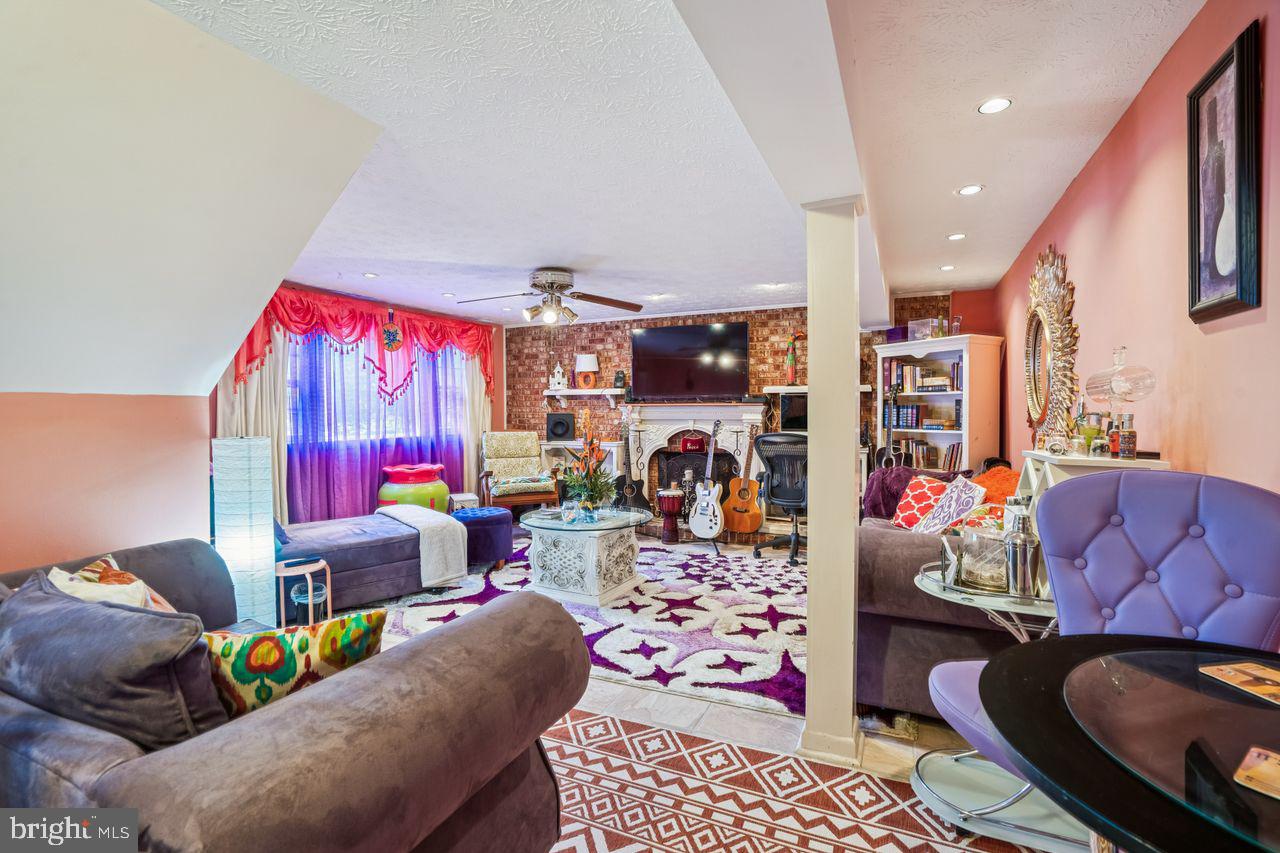 HILLMEADE MANOR - Residential