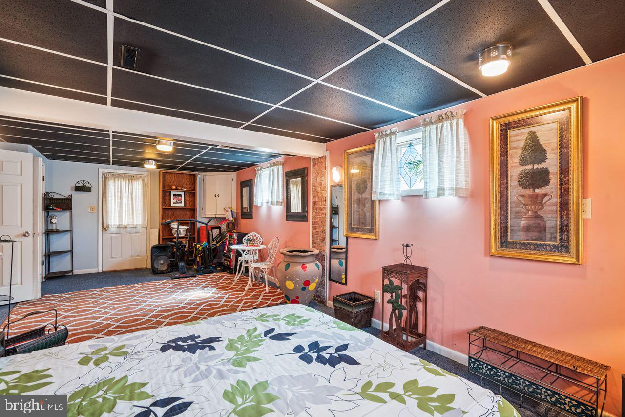 HILLMEADE MANOR - Residential