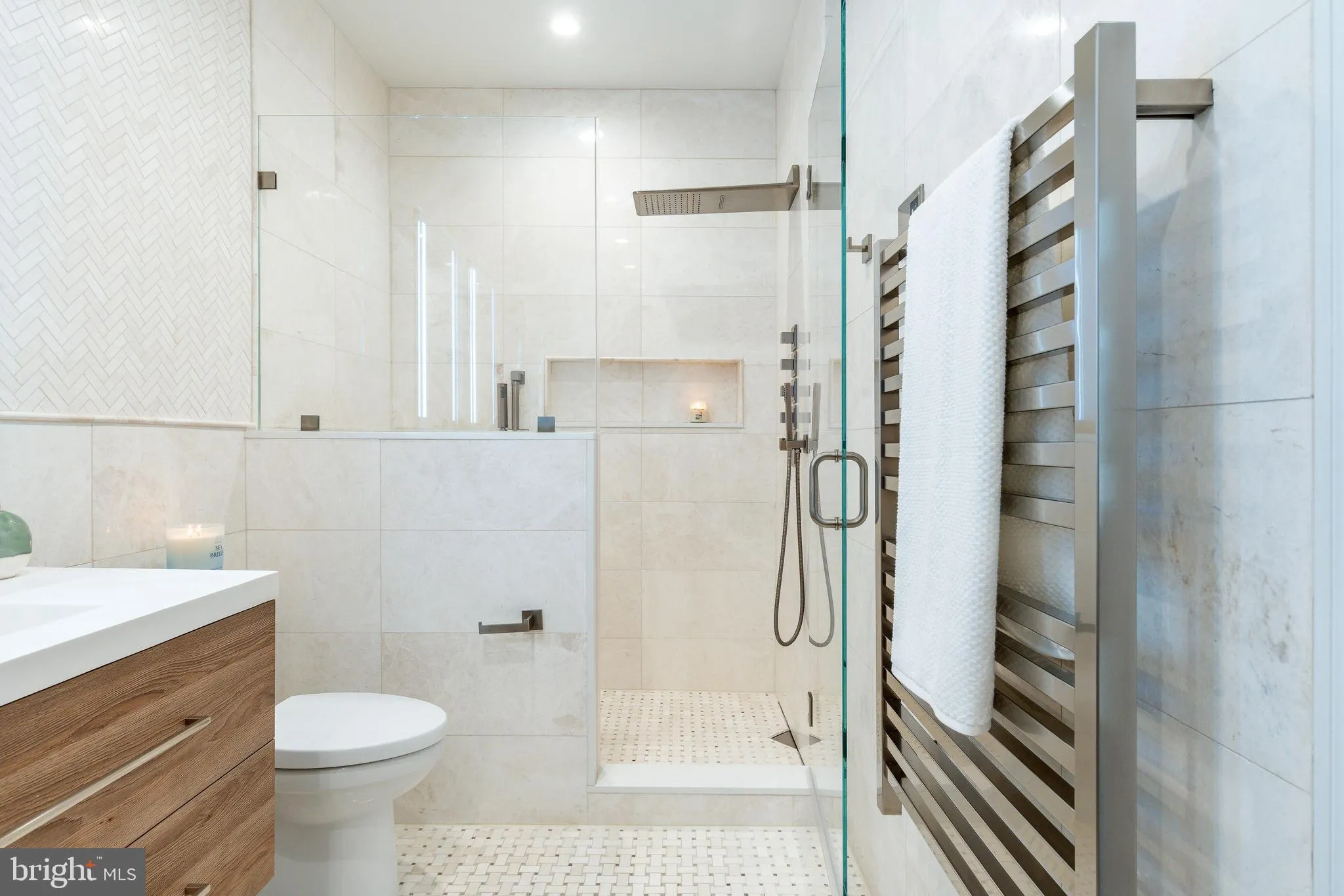 Philadelphia, Pennsylvania 19103, United States, 6 Bedrooms Bedrooms, ,7 BathroomsBathrooms,Residential,Coming Soon,223220