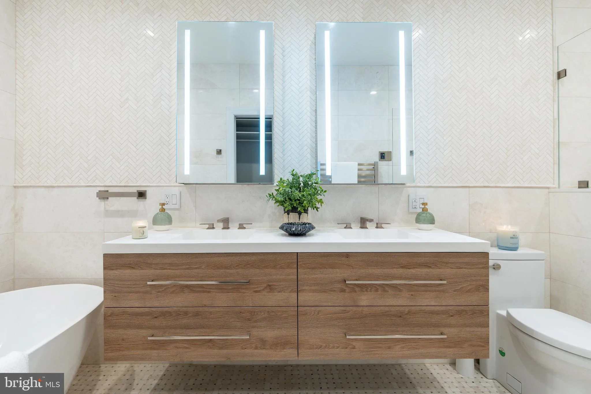 Philadelphia, Pennsylvania 19103, United States, 6 Bedrooms Bedrooms, ,7 BathroomsBathrooms,Residential,Coming Soon,223220