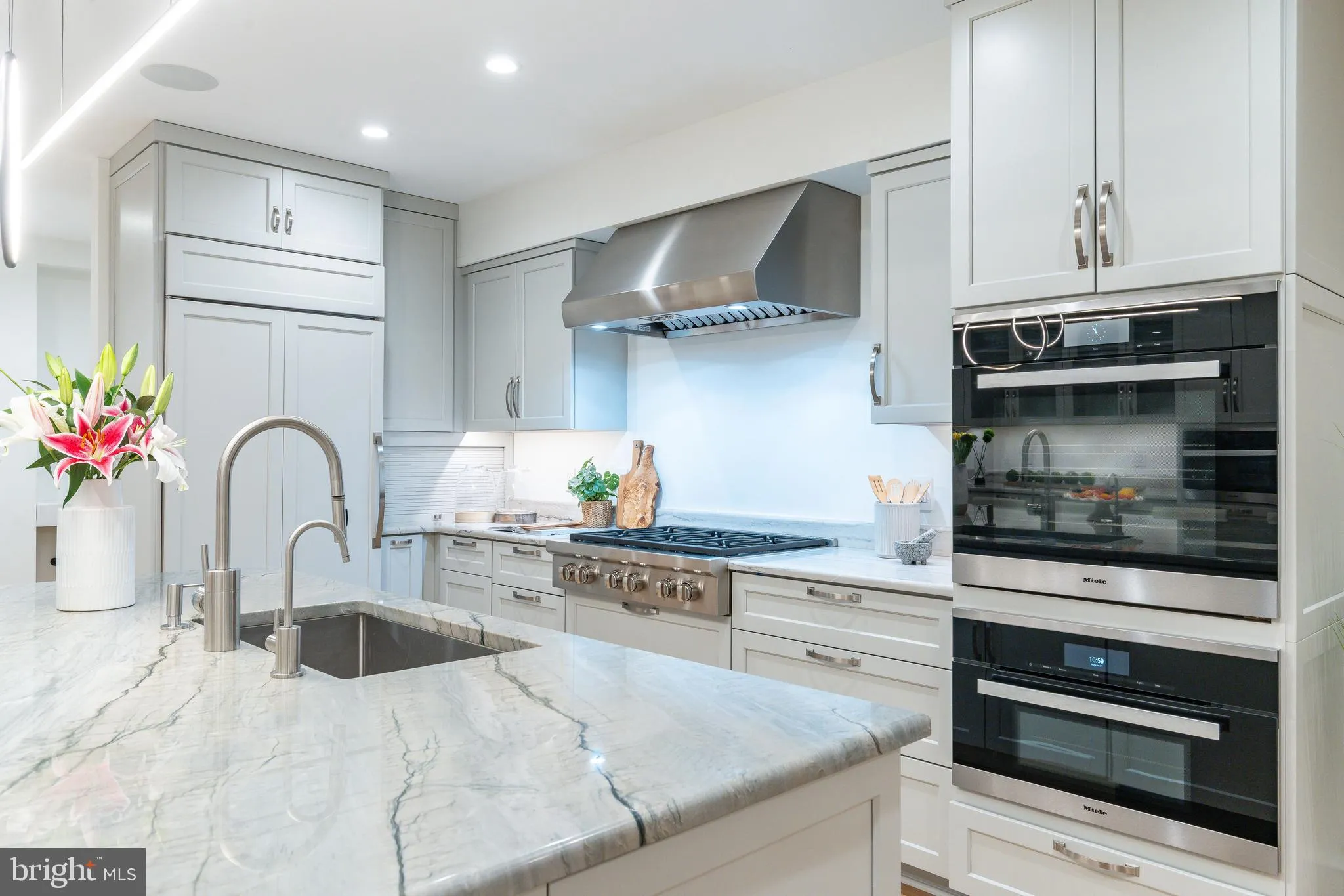 Philadelphia, Pennsylvania 19103, United States, 6 Bedrooms Bedrooms, ,7 BathroomsBathrooms,Residential,Coming Soon,223220