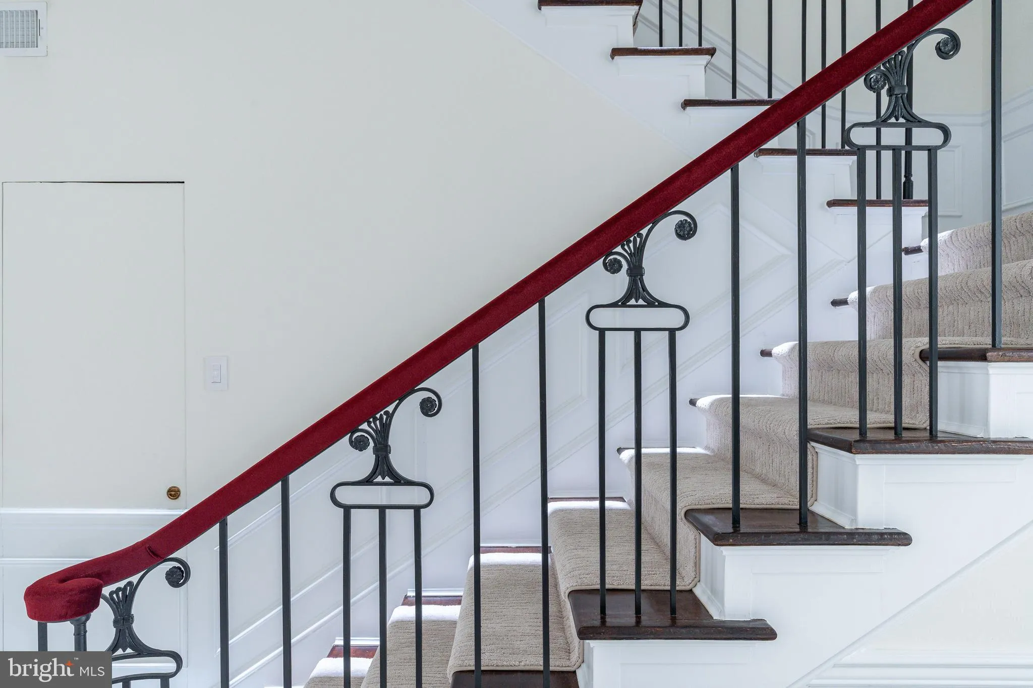 Philadelphia, Pennsylvania 19103, United States, 6 Bedrooms Bedrooms, ,7 BathroomsBathrooms,Residential,Coming Soon,223220