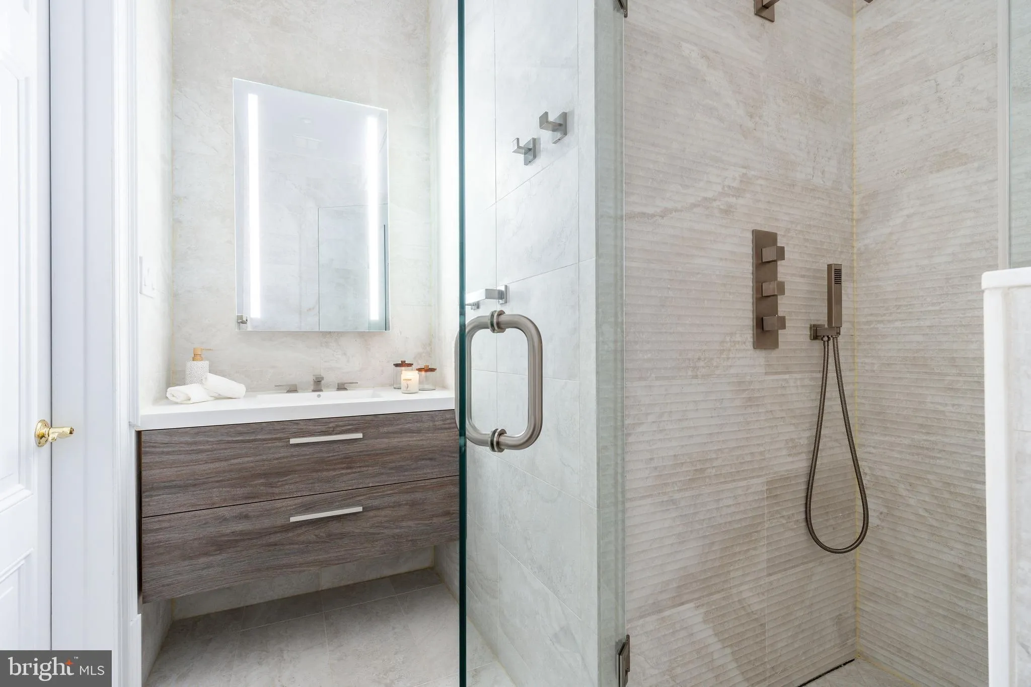 Philadelphia, Pennsylvania 19103, United States, 6 Bedrooms Bedrooms, ,7 BathroomsBathrooms,Residential,Coming Soon,223220