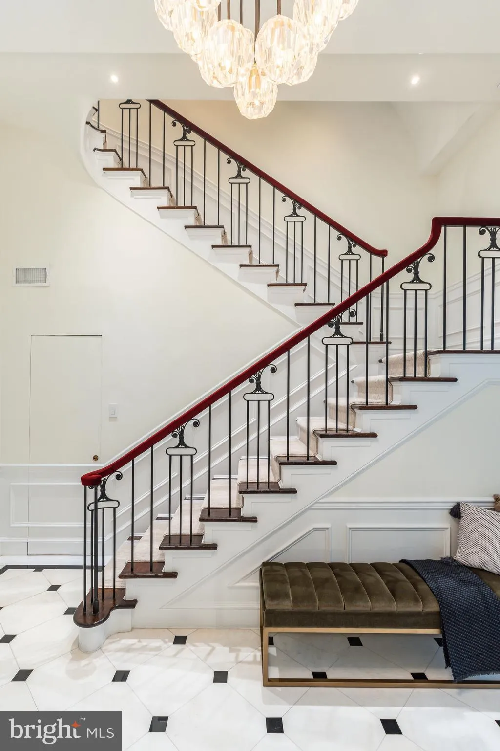 Philadelphia, Pennsylvania 19103, United States, 6 Bedrooms Bedrooms, ,7 BathroomsBathrooms,Residential,Coming Soon,223220