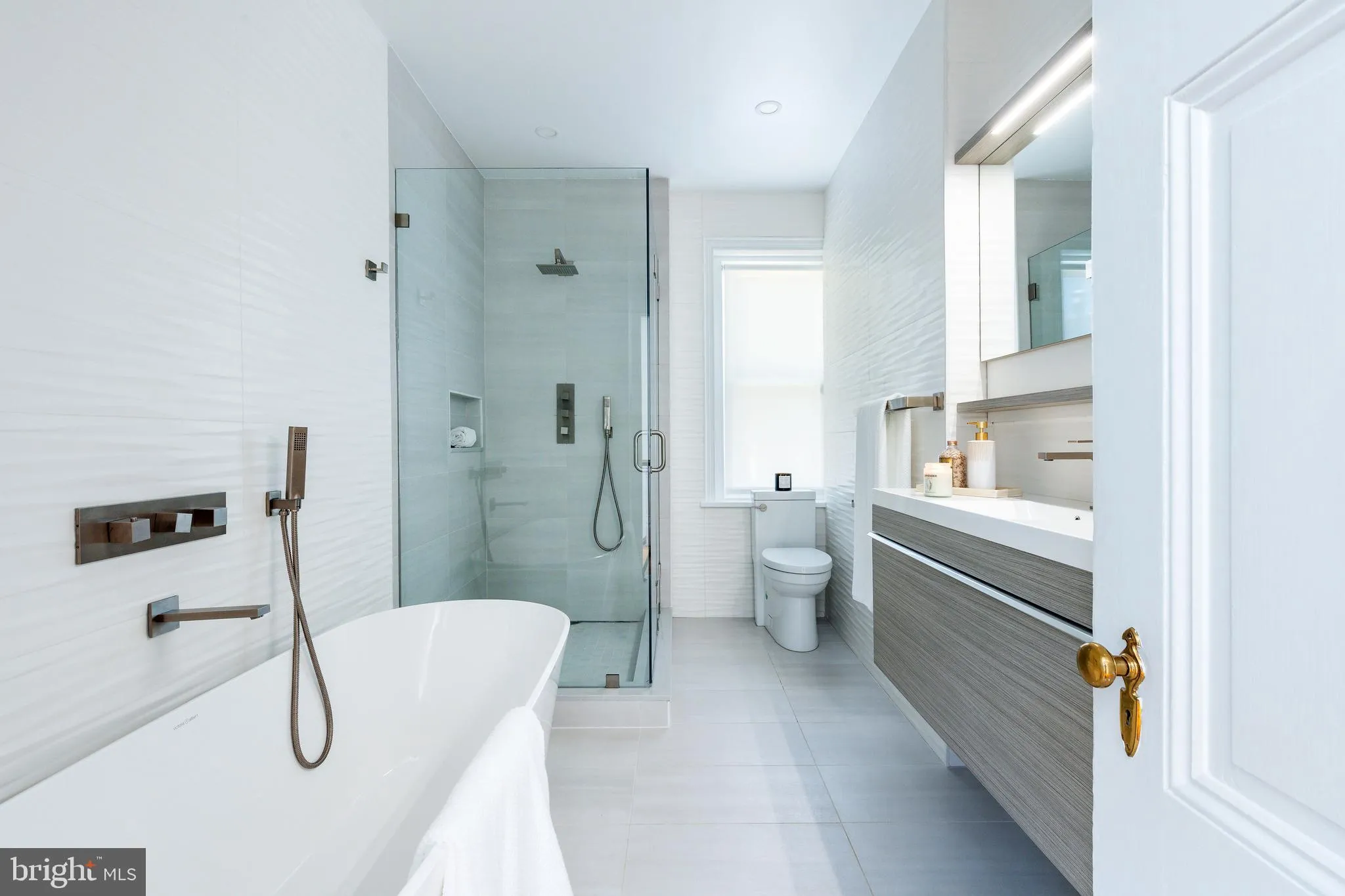 Philadelphia, Pennsylvania 19103, United States, 6 Bedrooms Bedrooms, ,7 BathroomsBathrooms,Residential,Coming Soon,223220