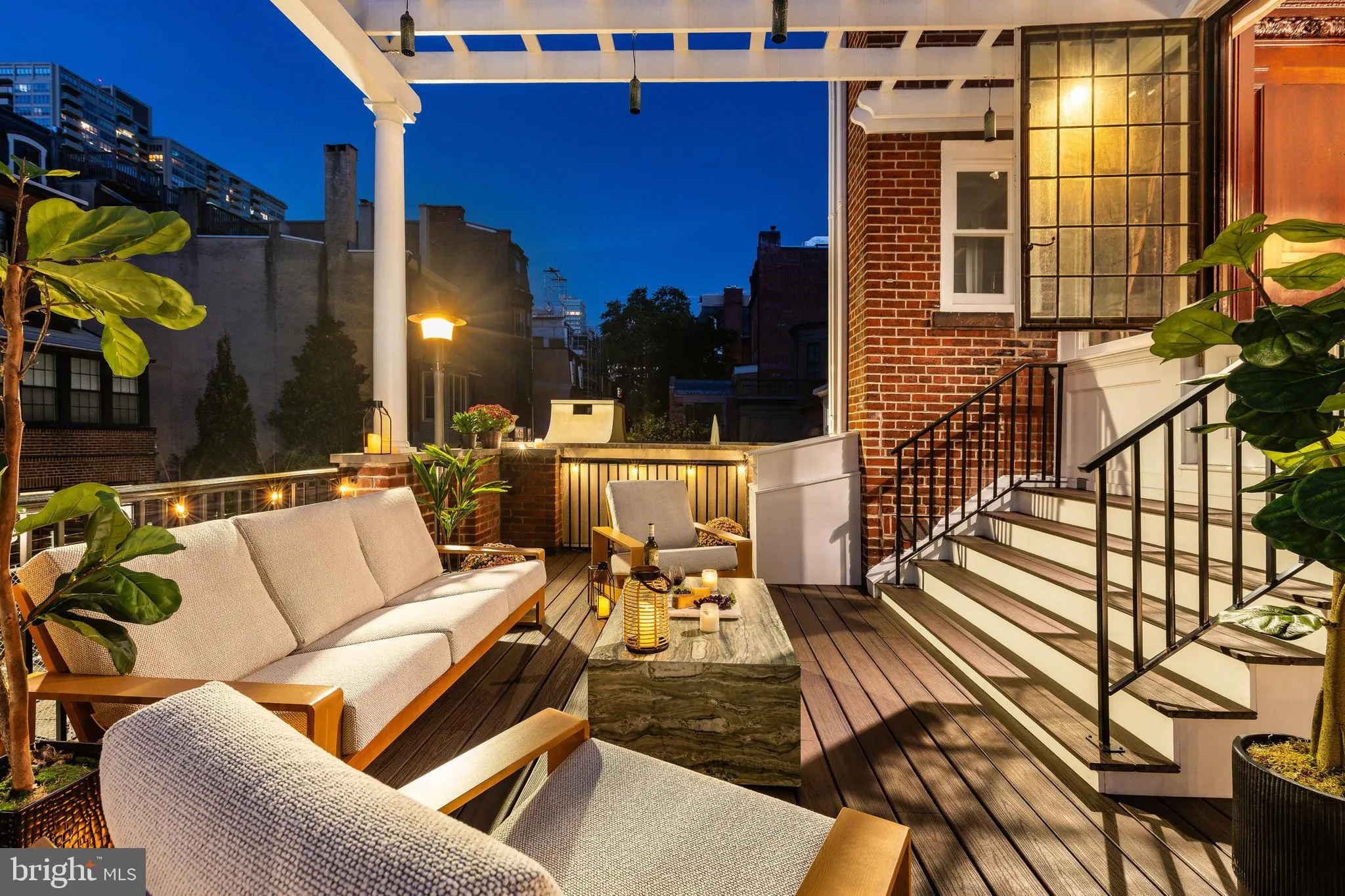 Philadelphia, Pennsylvania 19103, United States, 6 Bedrooms Bedrooms, ,7 BathroomsBathrooms,Residential,Coming Soon,223220