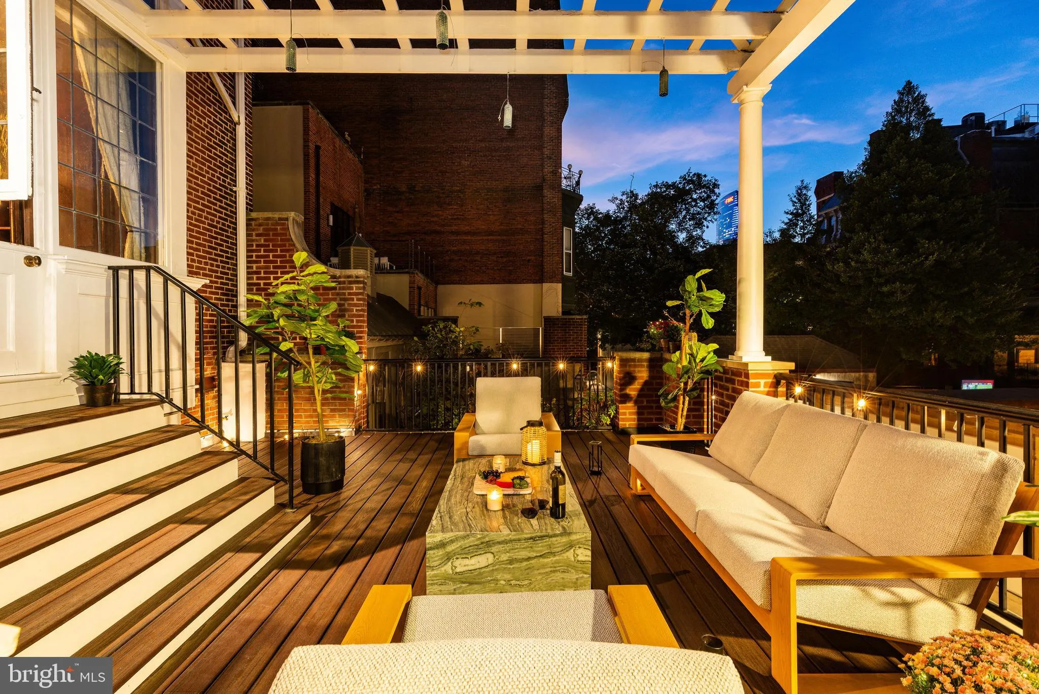 Philadelphia, Pennsylvania 19103, United States, 6 Bedrooms Bedrooms, ,7 BathroomsBathrooms,Residential,Coming Soon,223220