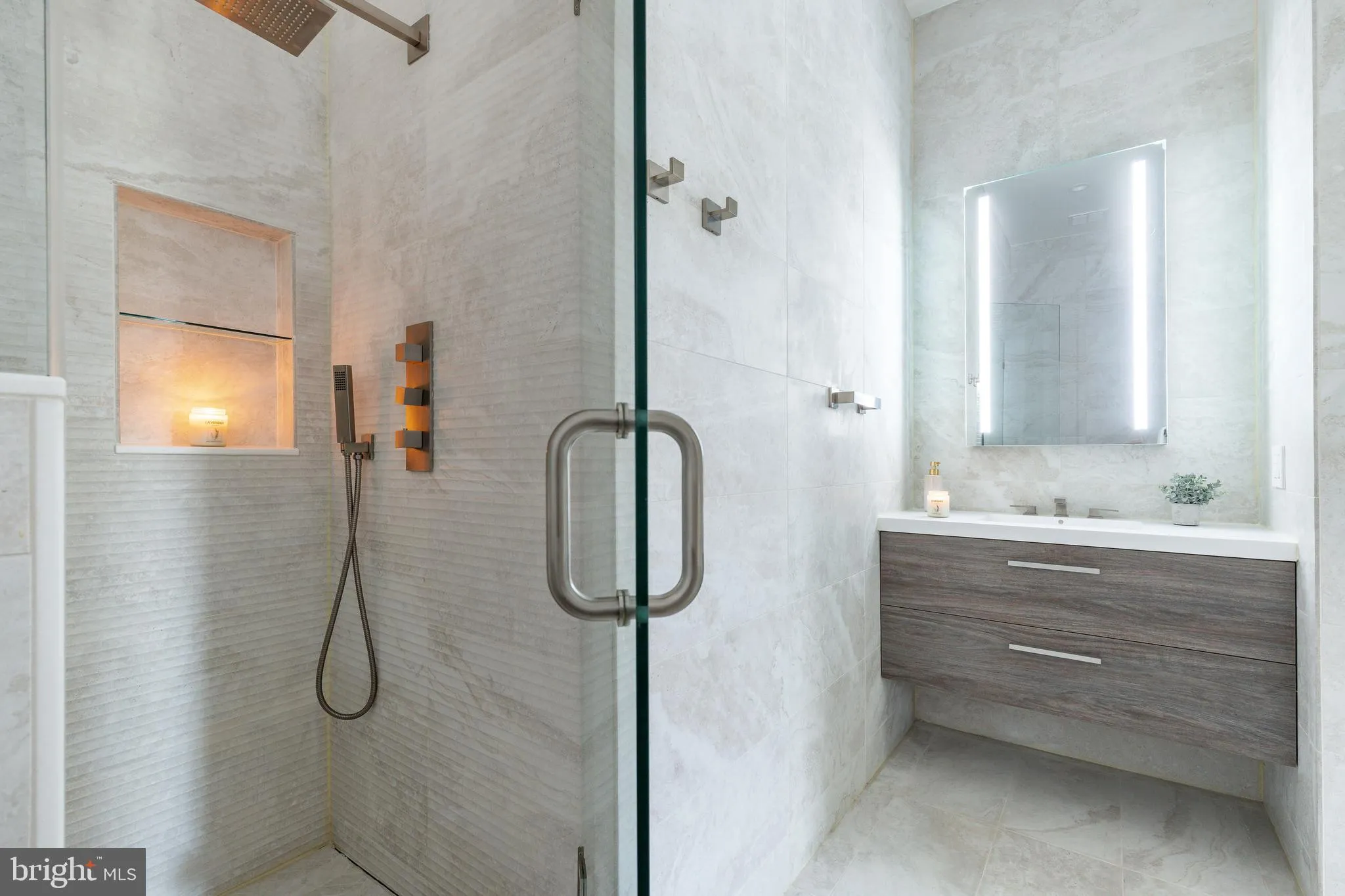 Philadelphia, Pennsylvania 19103, United States, 6 Bedrooms Bedrooms, ,7 BathroomsBathrooms,Residential,Coming Soon,223220