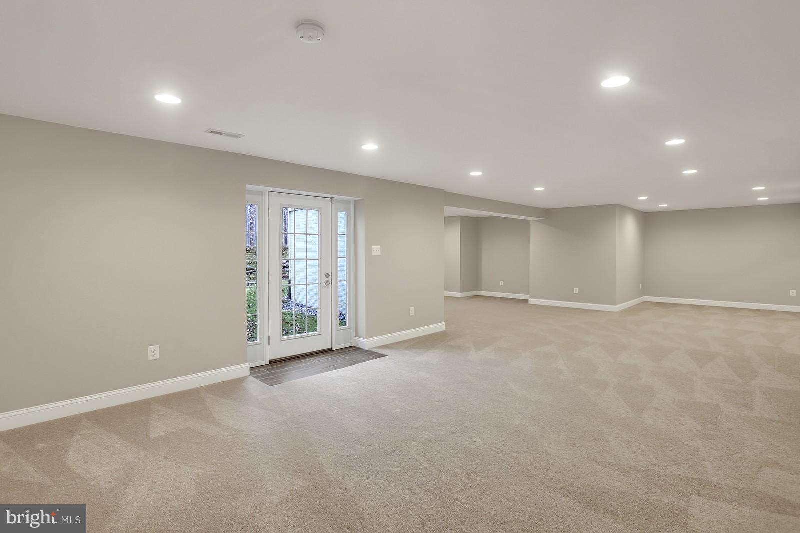 SOUTH RIVER COLONY - Residential