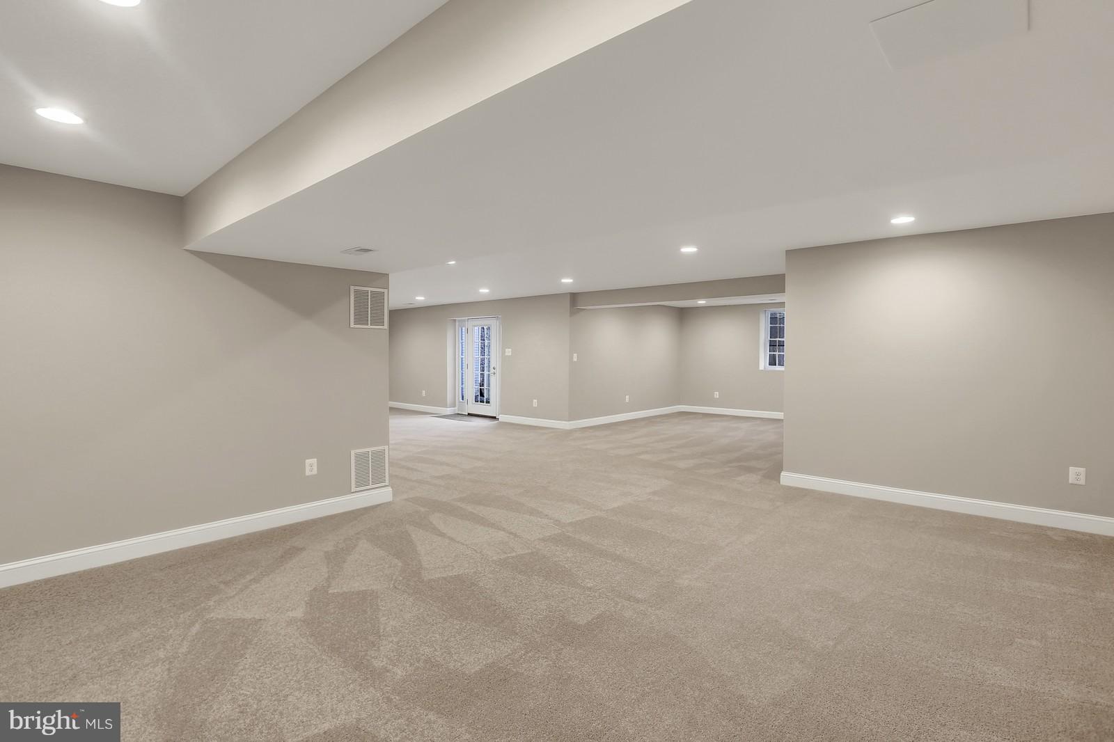 SOUTH RIVER COLONY - Residential