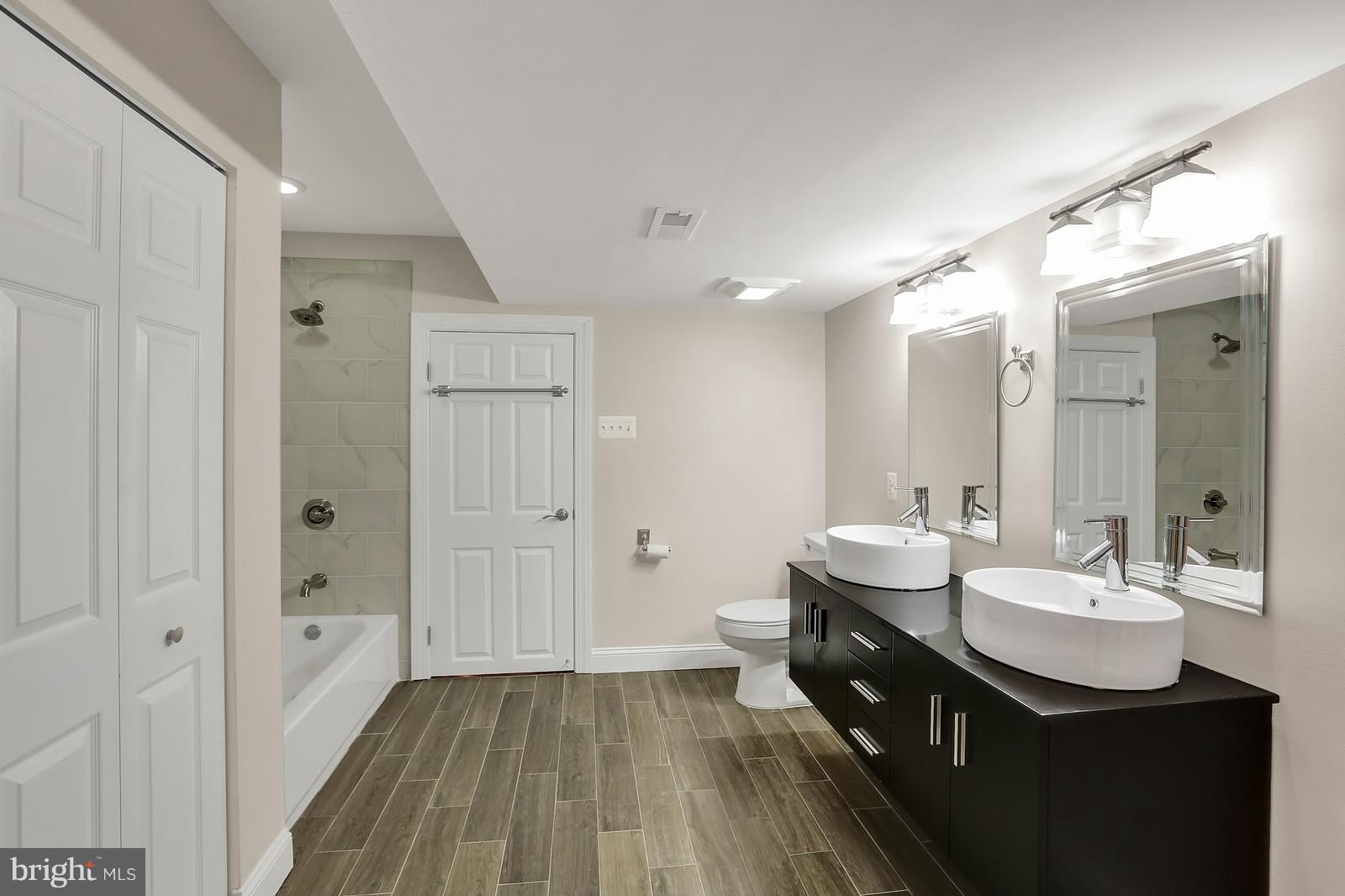 SOUTH RIVER COLONY - Residential