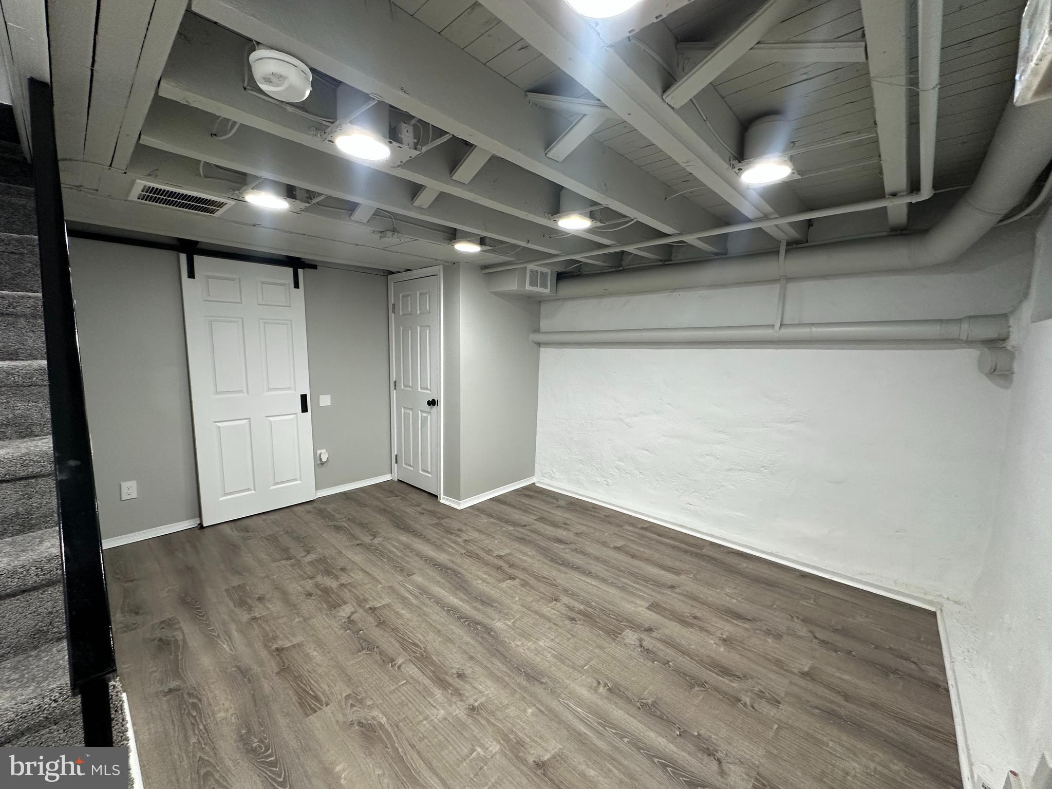 PORT RICHMOND - Residential Lease