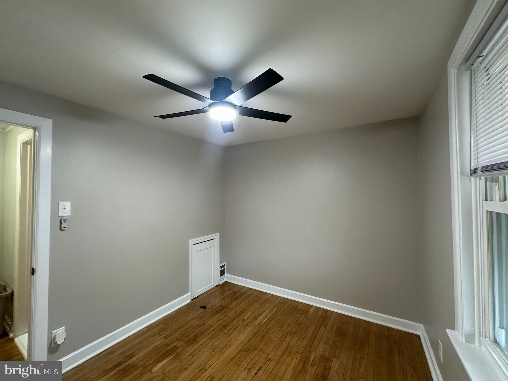 PORT RICHMOND - Residential Lease