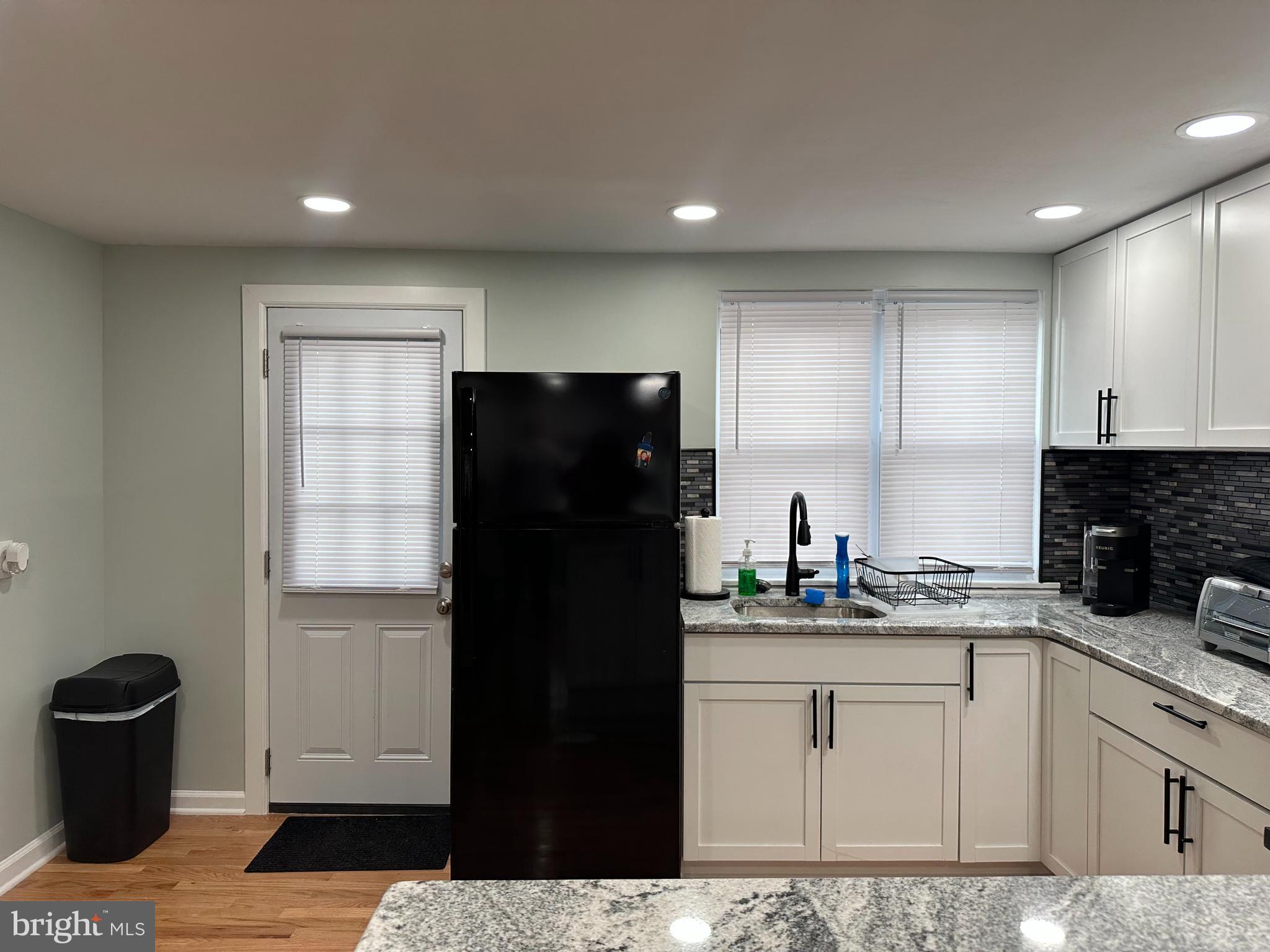 PORT RICHMOND - Residential Lease