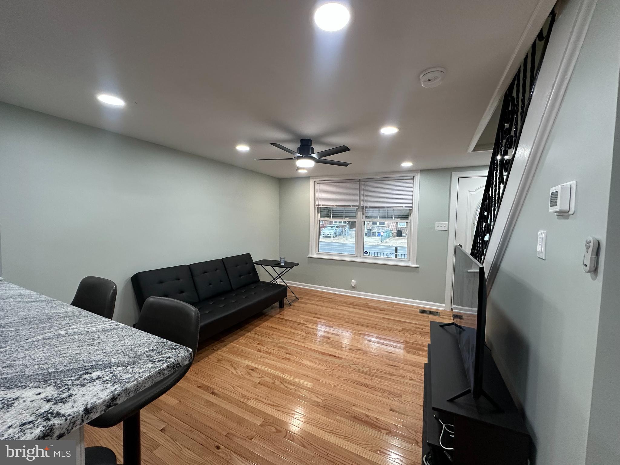 PORT RICHMOND - Residential Lease