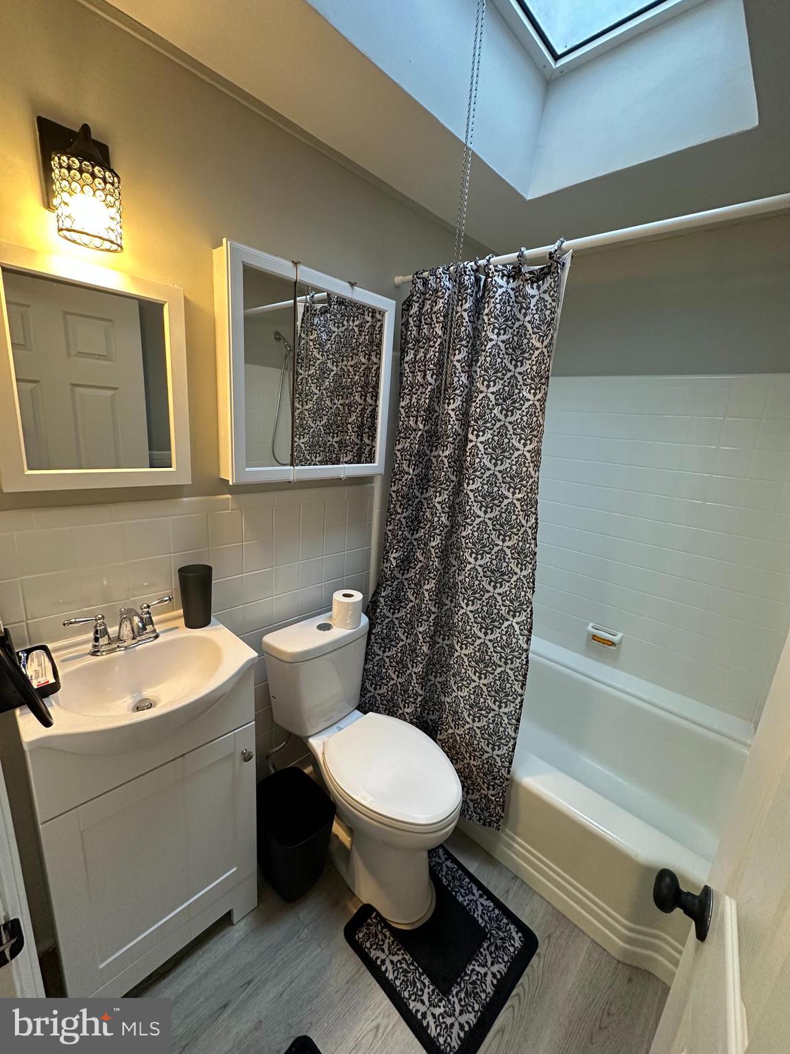 PORT RICHMOND - Residential Lease