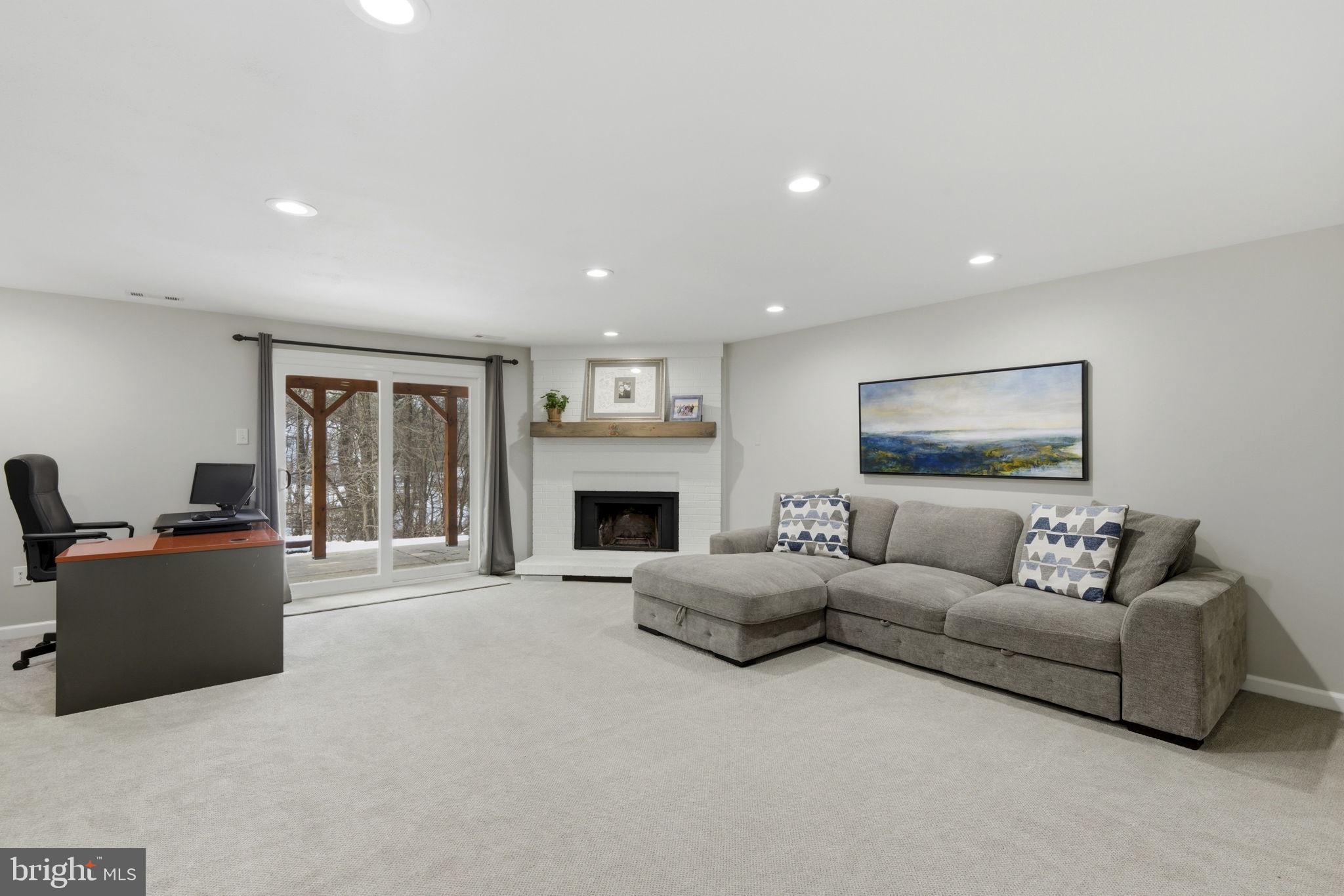 CROMWELL STATION - Residential