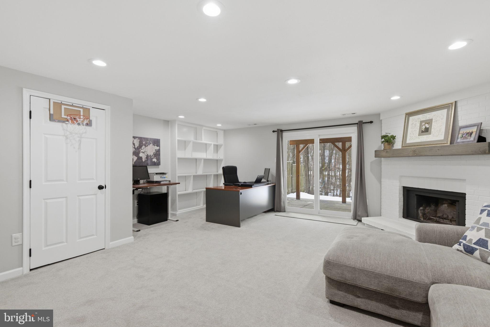 CROMWELL STATION - Residential