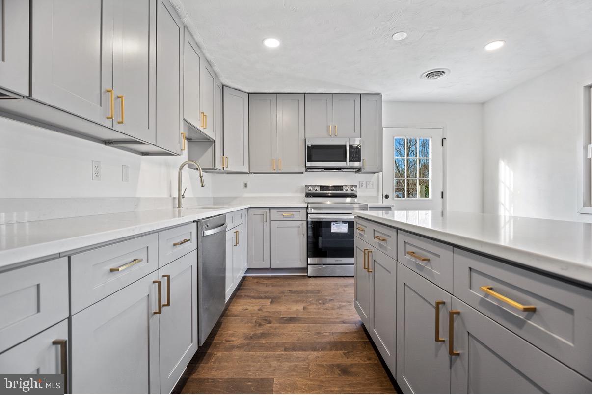 49415 HOLLAND MANOR DRIVE