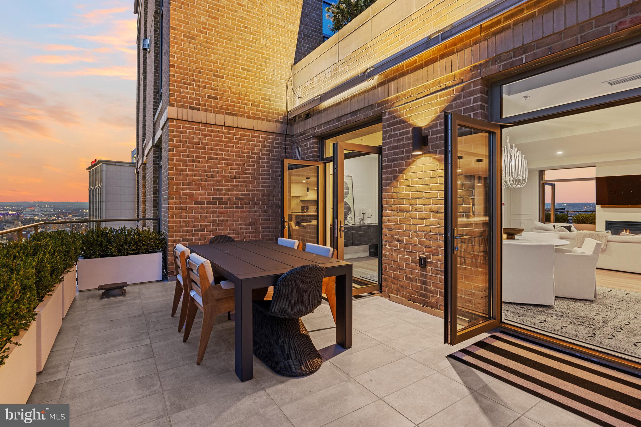 HARBOR EAST - Residential