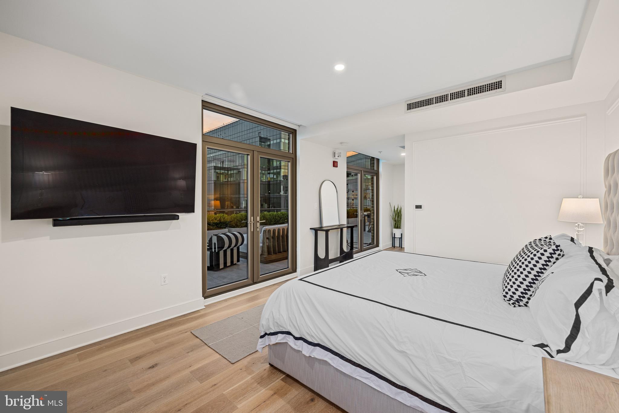 HARBOR EAST - Residential